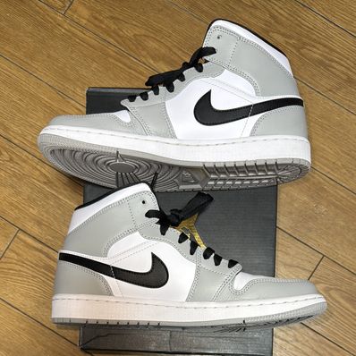 Nike Air Jordan 1 Mid "Light Smoke Grey/White/Black"