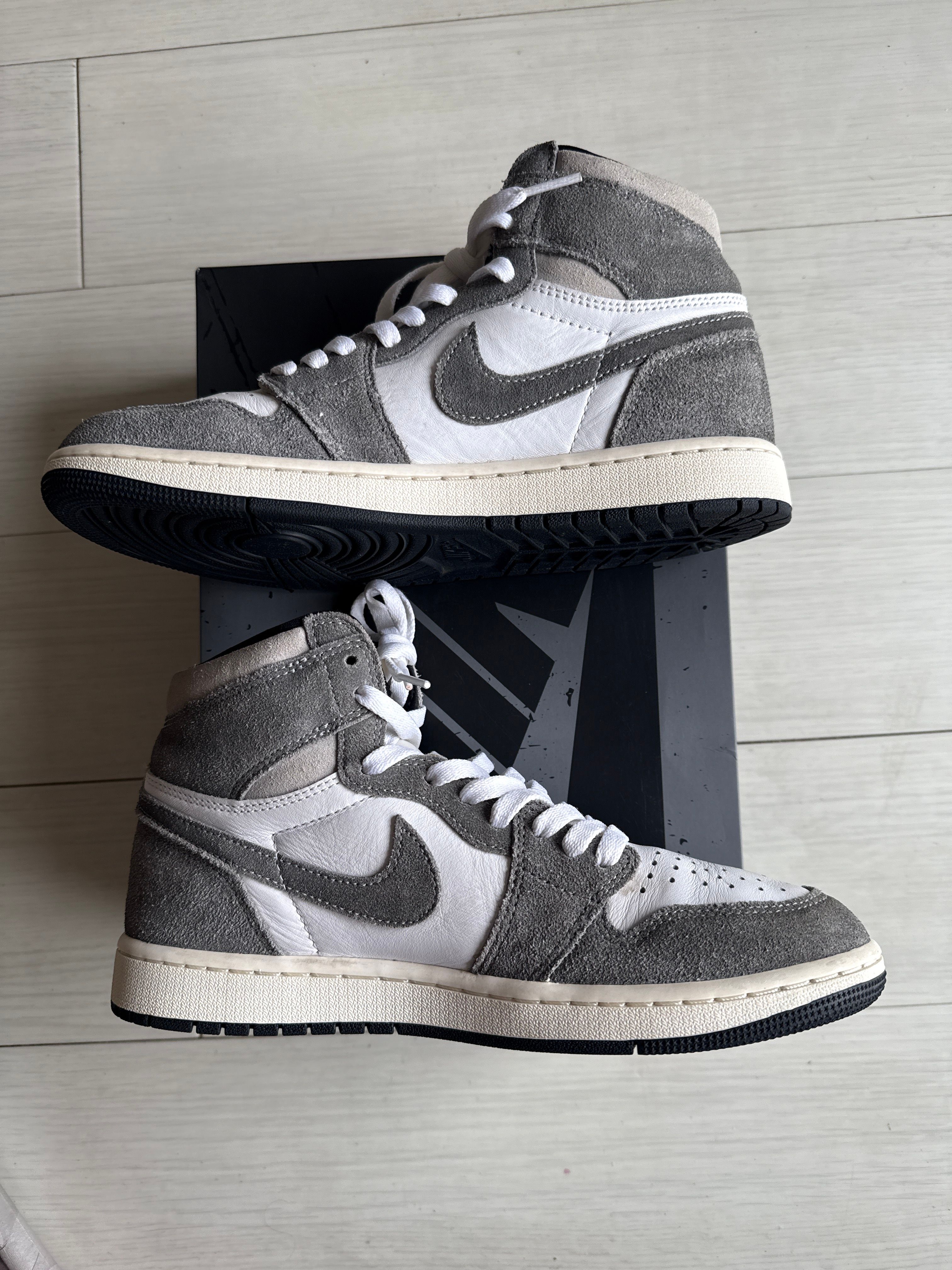 Nike Air Jordan 1 Retro High OG "Black and Smoke Grey"