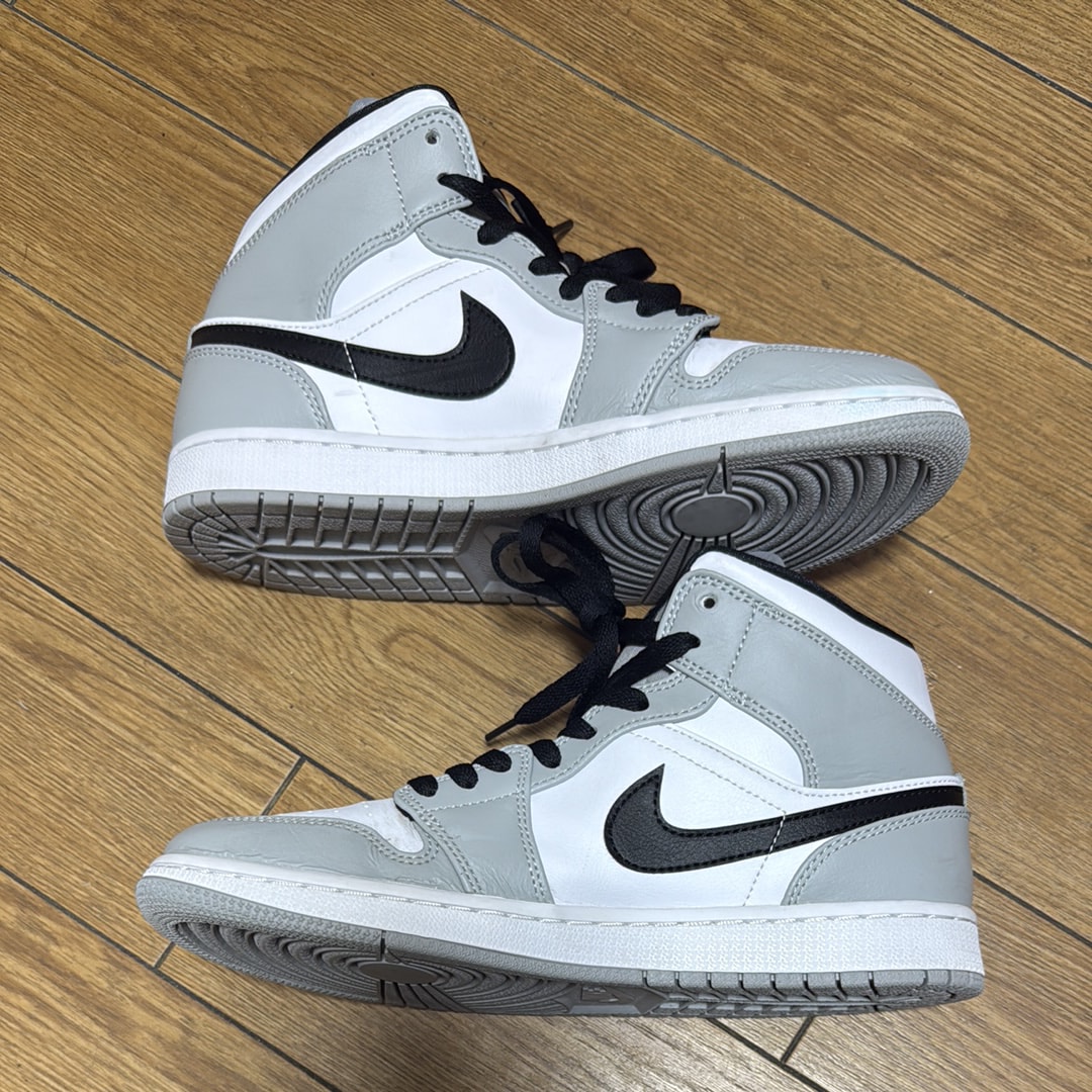 Nike Air Jordan 1 Mid "Light Smoke Grey/White/Black"