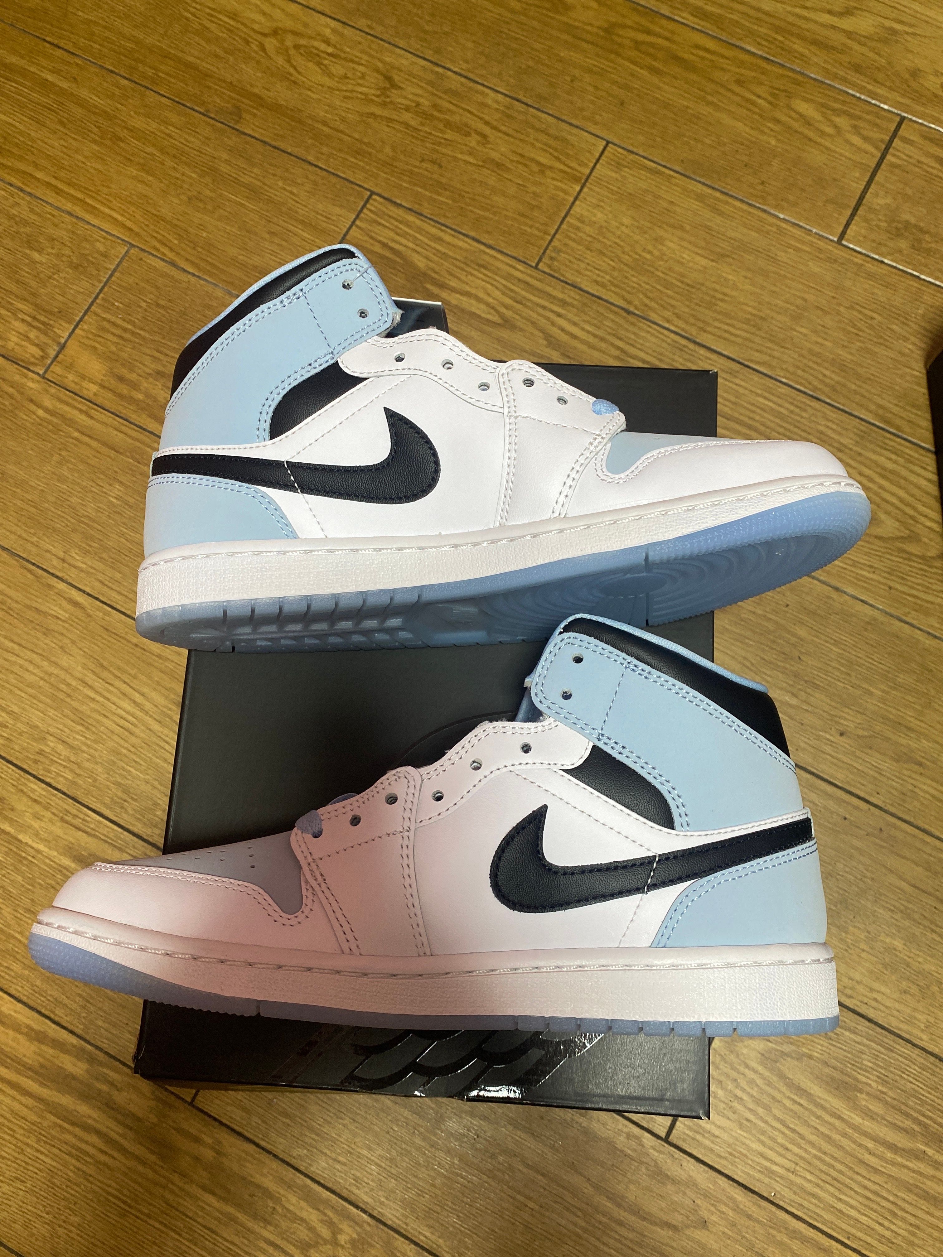 Nike Air Jordan 1 Mid "Ice Blue Nubuck"