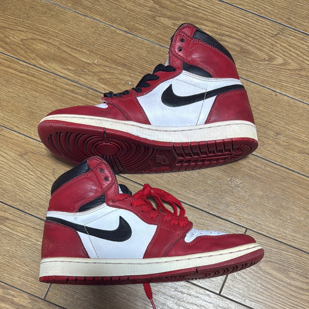 ナイキ エアジョーダン1 レトロ ハイ "オマージュ・トゥ・ホーム"