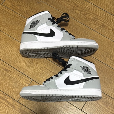 Nike Air Jordan 1 Mid "Light Smoke Grey/White/Black"