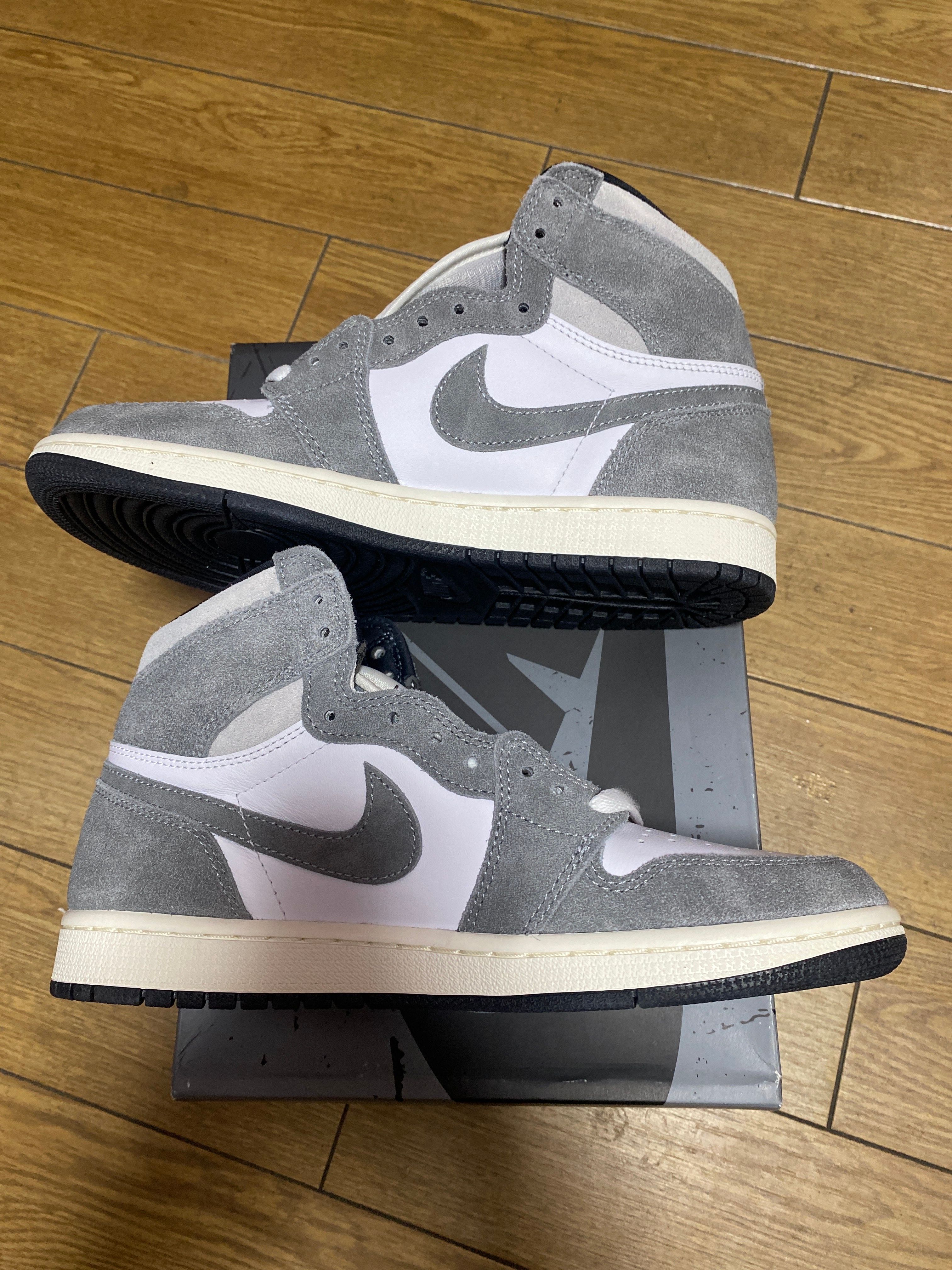 Nike Air Jordan 1 Retro High OG "Black and Smoke Grey"