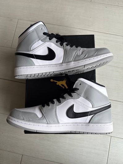 Nike Air Jordan 1 Mid "Light Smoke Grey/White/Black"