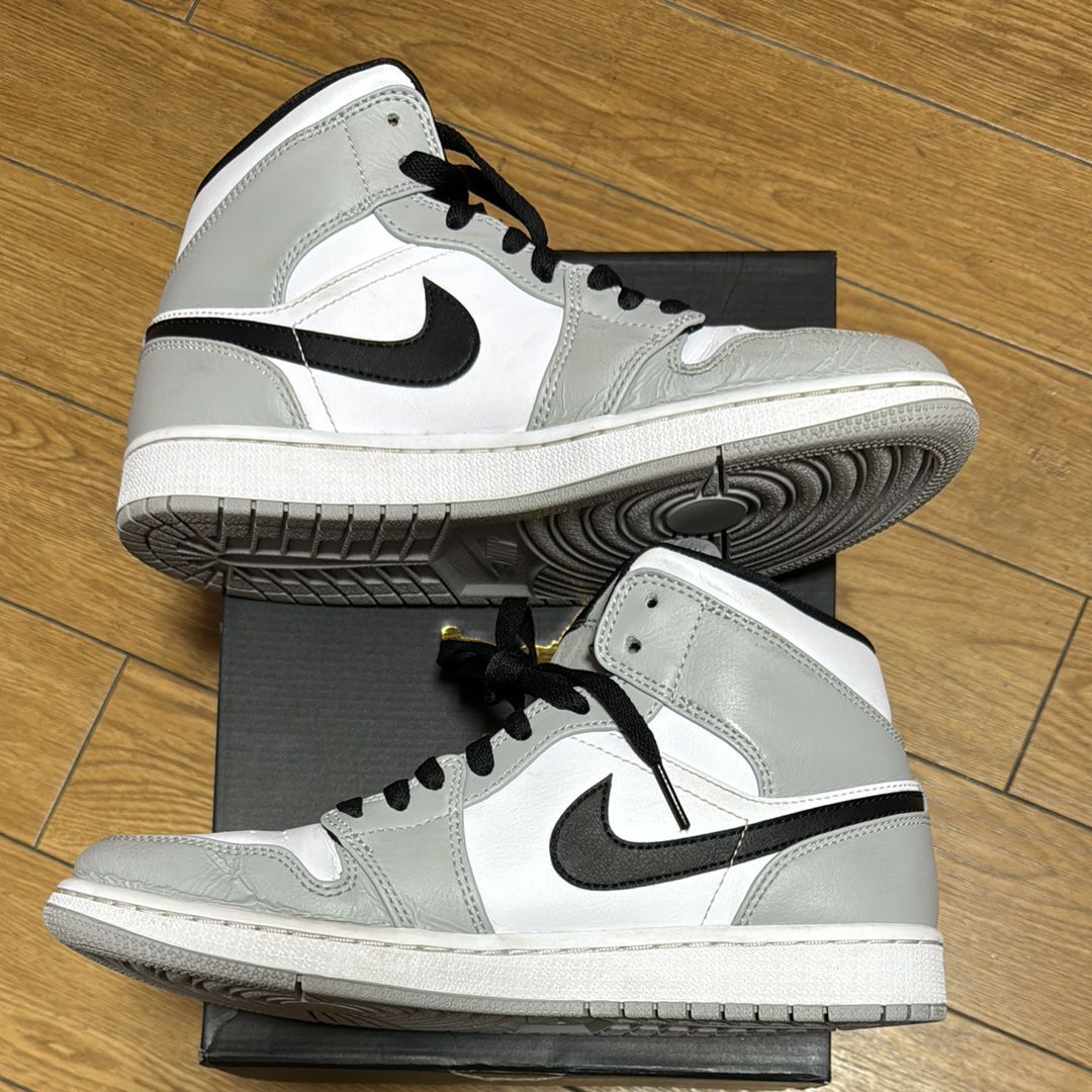 Nike Air Jordan 1 Mid "Light Smoke Grey/White/Black"