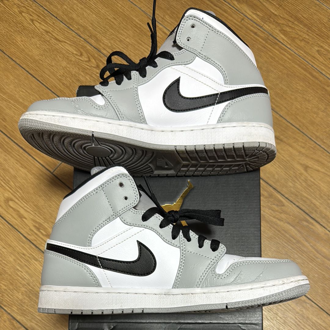 Nike Air Jordan 1 Mid "Light Smoke Grey/White/Black"