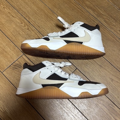 Travis Scott × Nike Jordan Jumpman Jack TR "Sail and Dark Mocha"