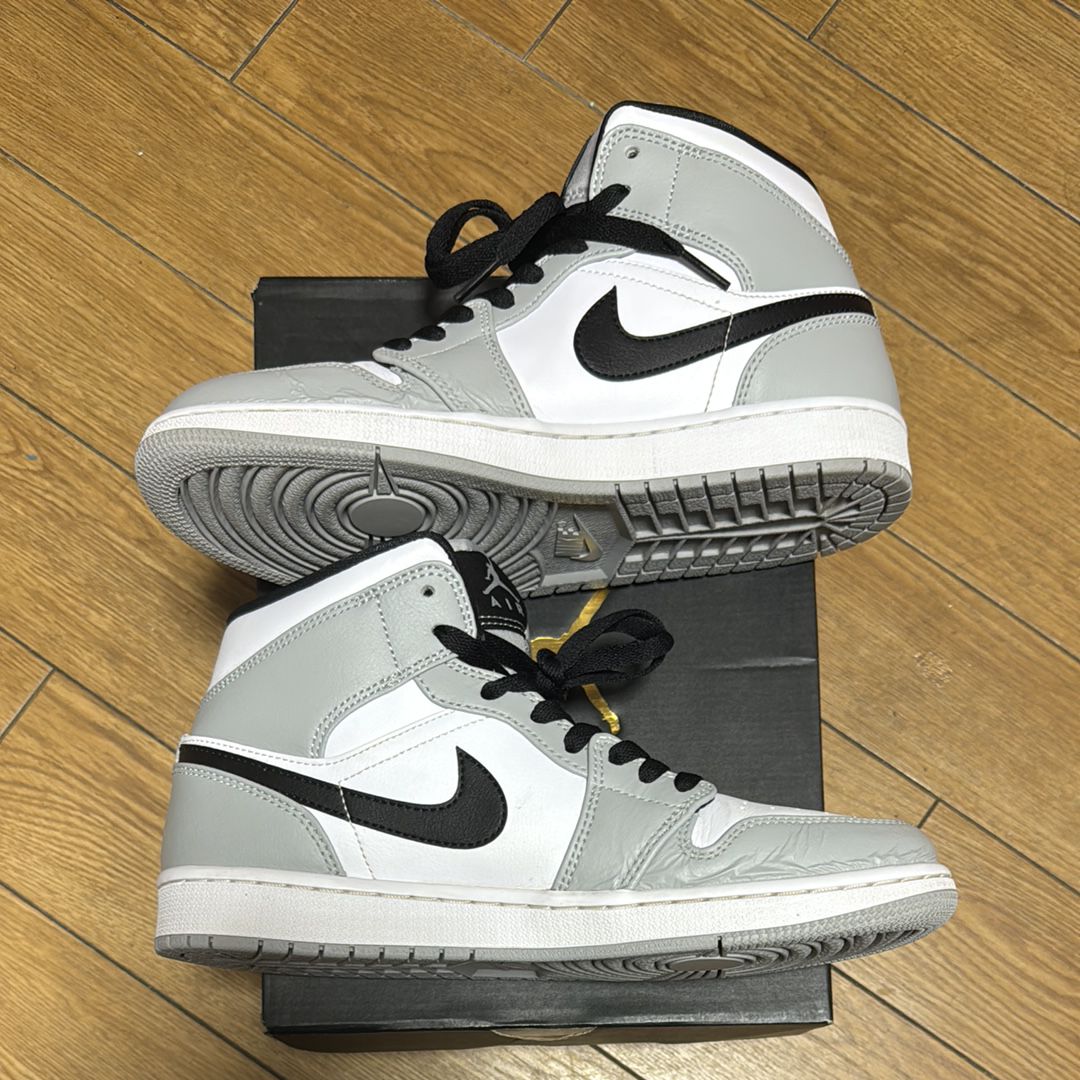 Nike Air Jordan 1 Mid "Light Smoke Grey/White/Black"
