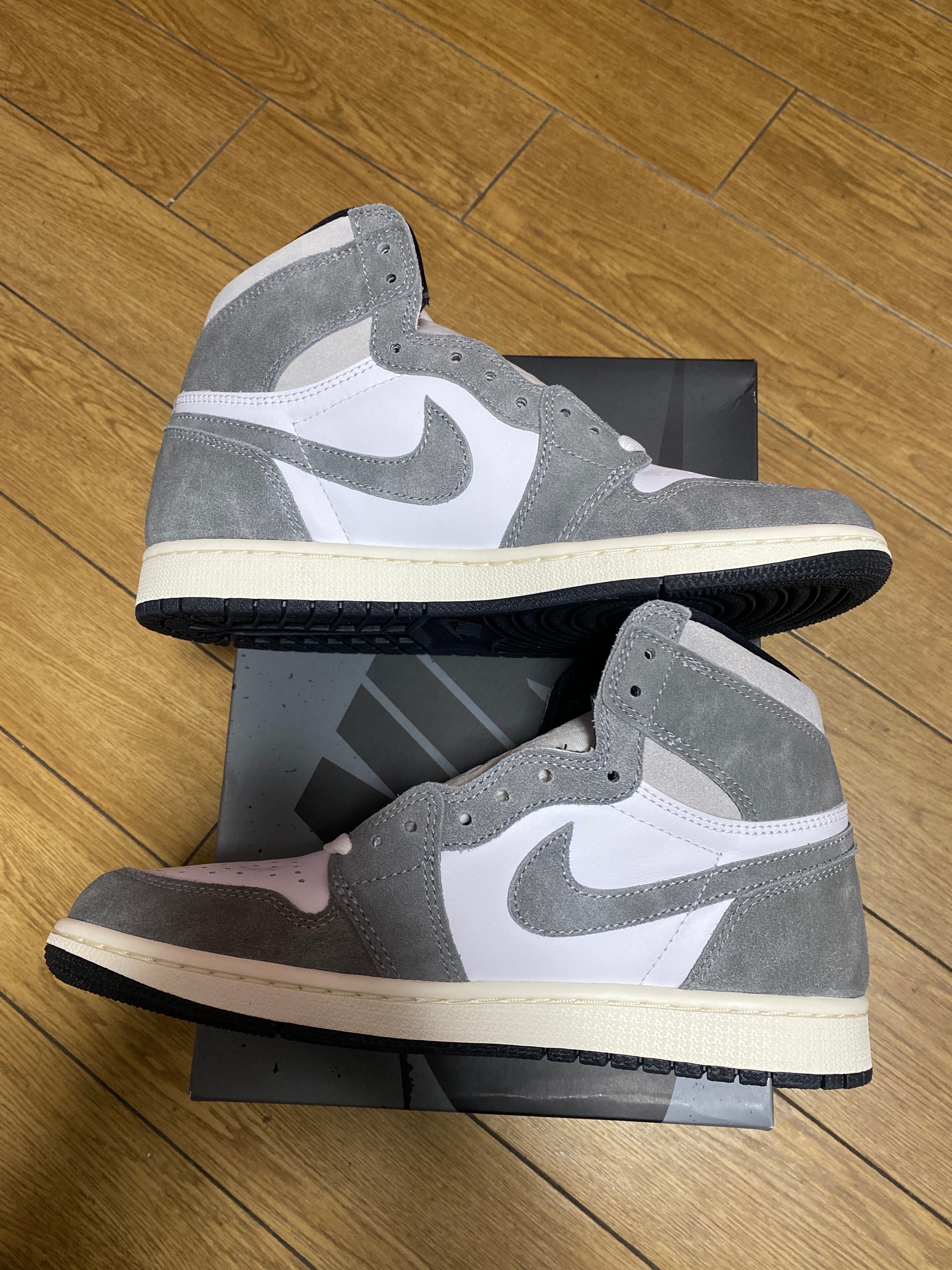 Nike Air Jordan 1 Retro High OG "Black and Smoke Grey"