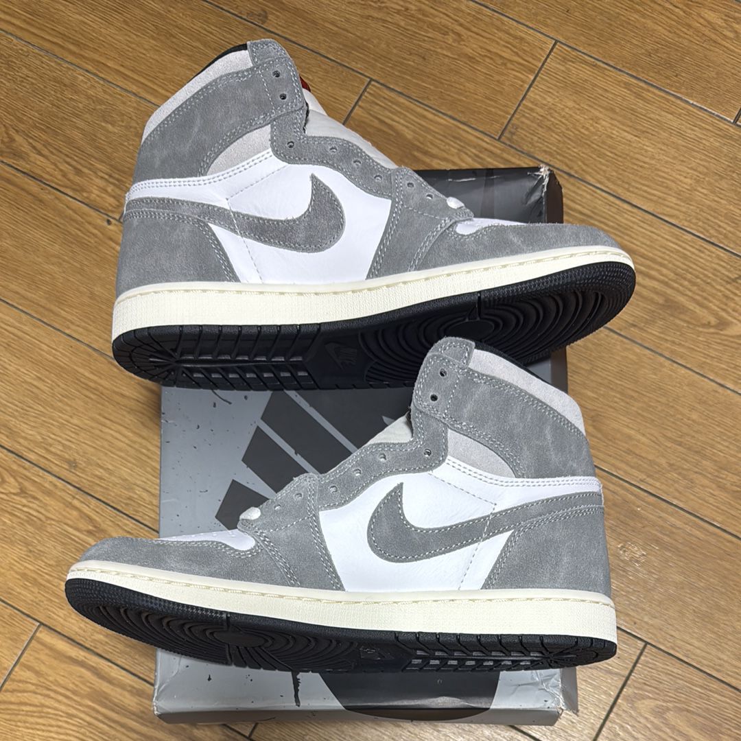 Nike Air Jordan 1 Retro High OG "Black and Smoke Grey"
