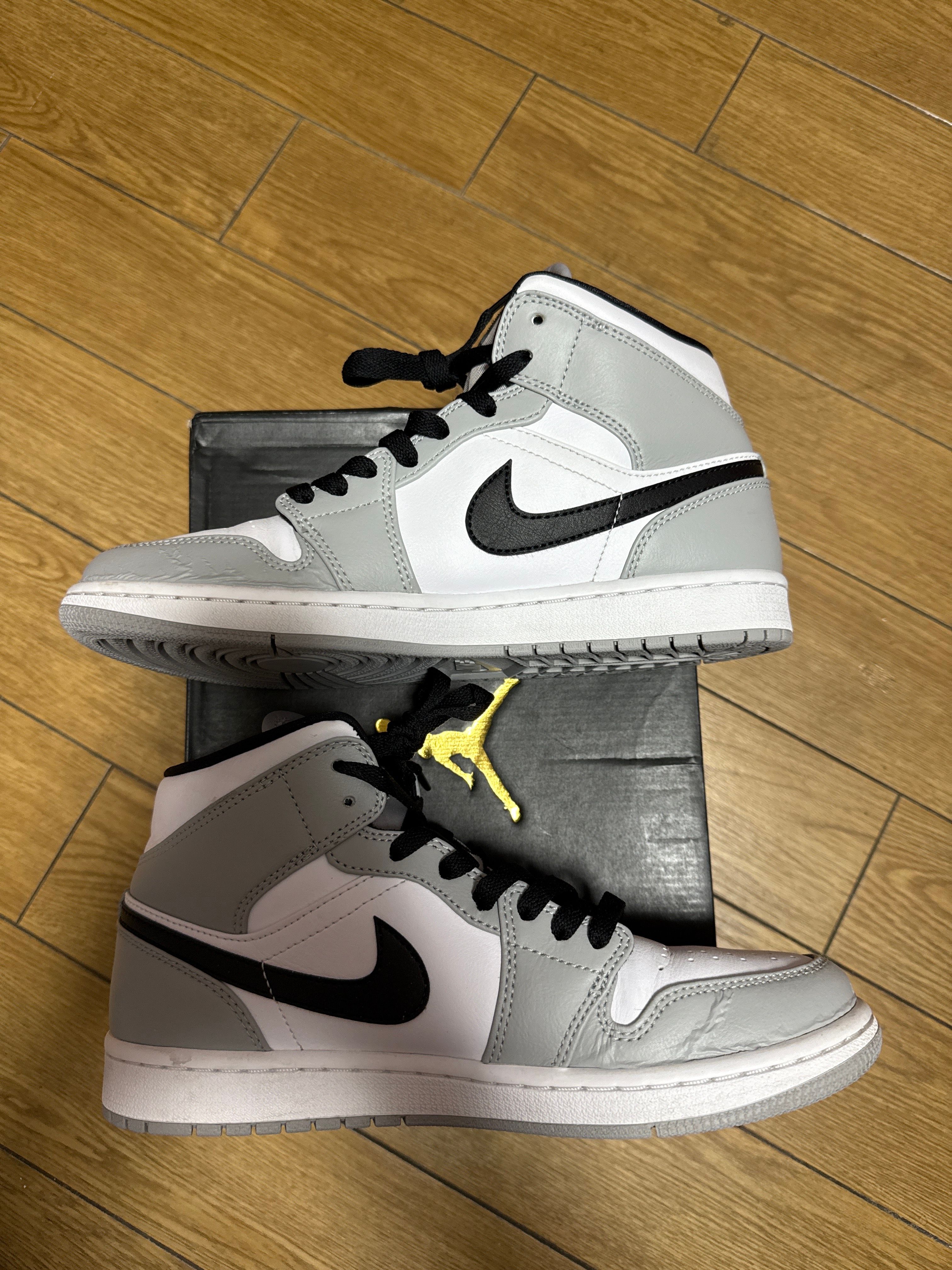 Nike Air Jordan 1 Mid "Light Smoke Grey/White/Black"