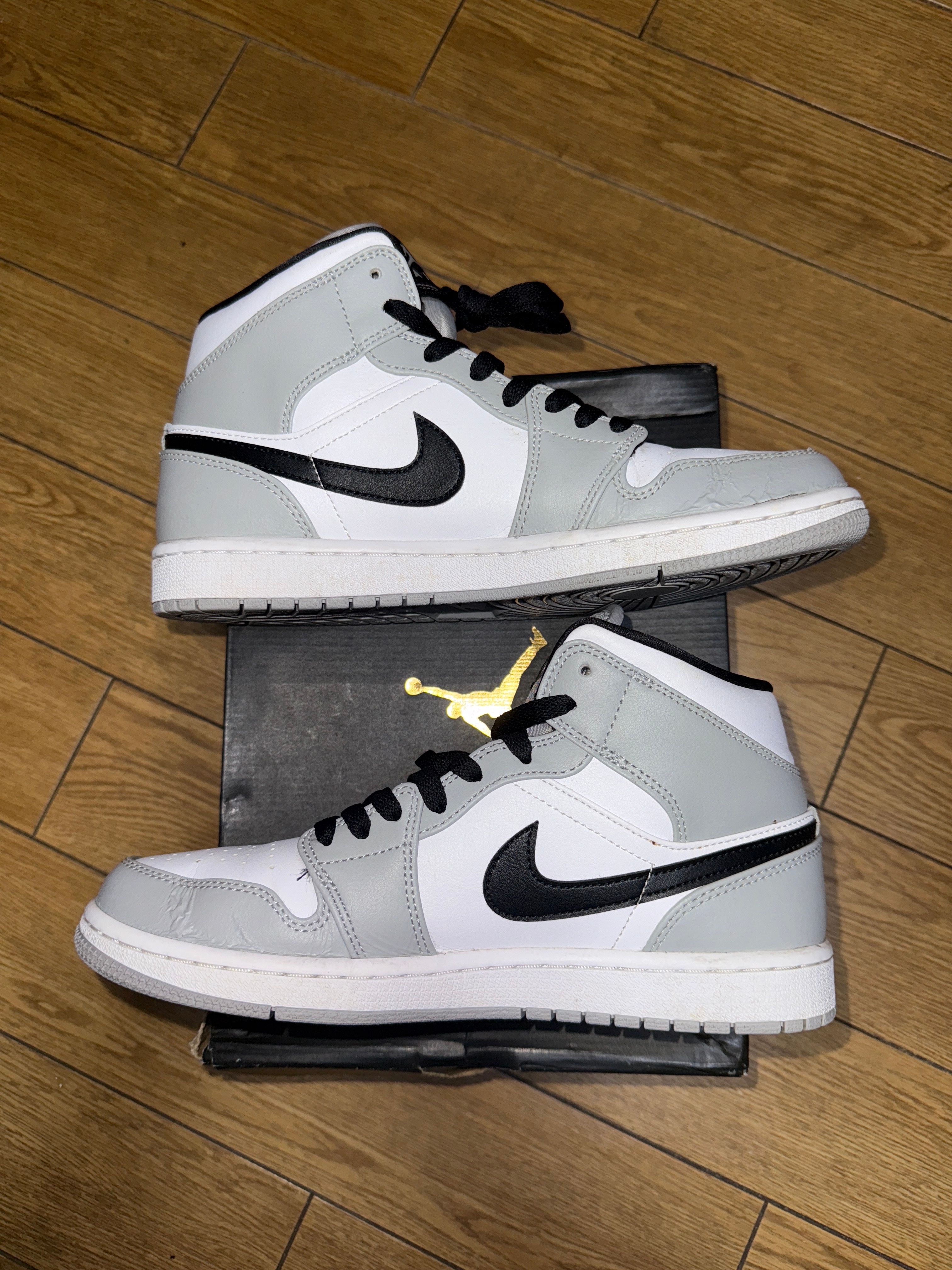 Nike Air Jordan 1 Mid "Light Smoke Grey/White/Black"