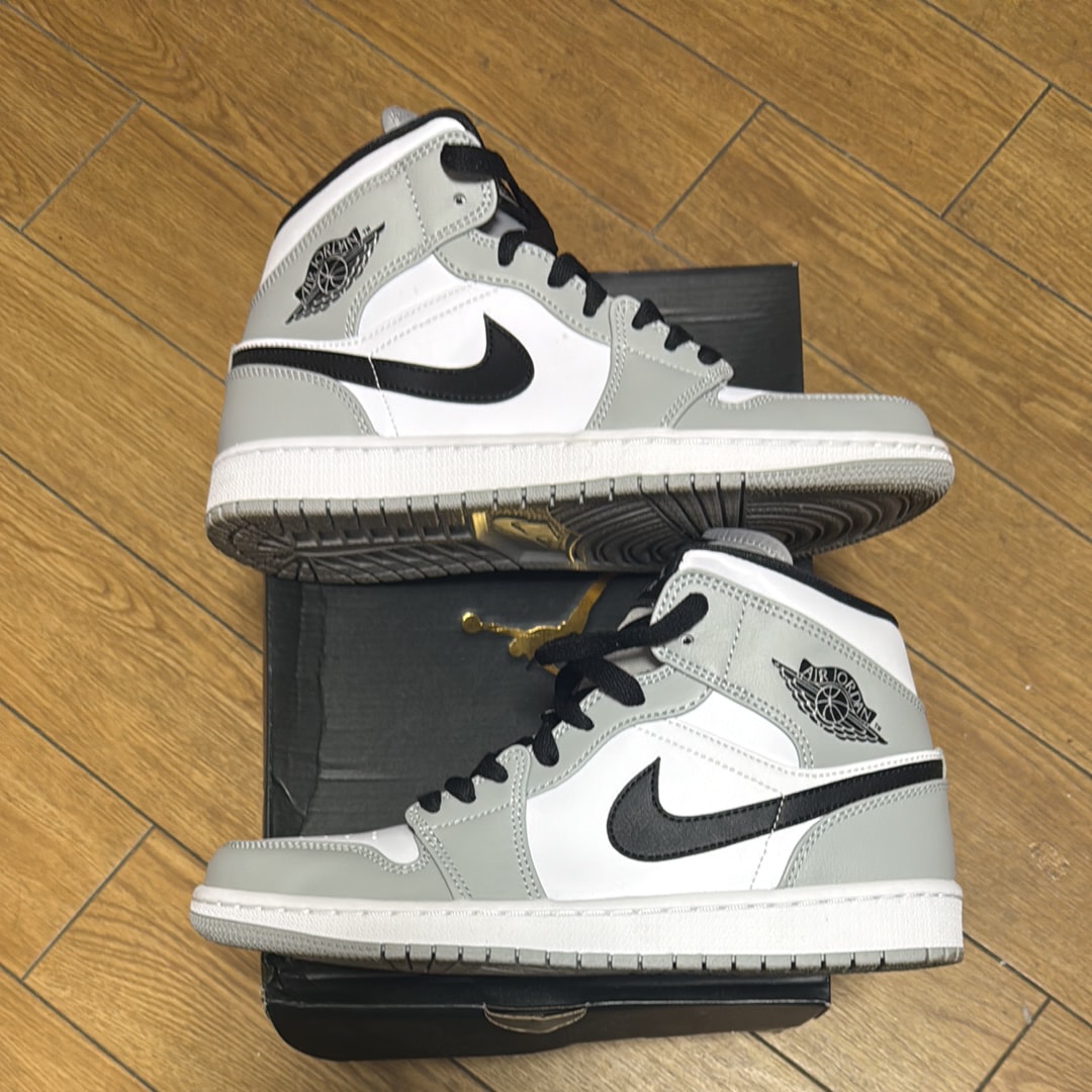 Nike Air Jordan 1 Mid "Light Smoke Grey/White/Black"