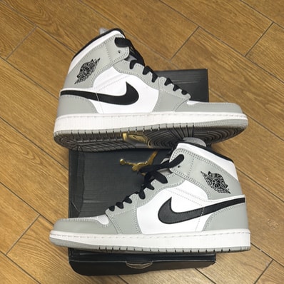 Nike Air Jordan 1 Mid "Light Smoke Grey/White/Black"