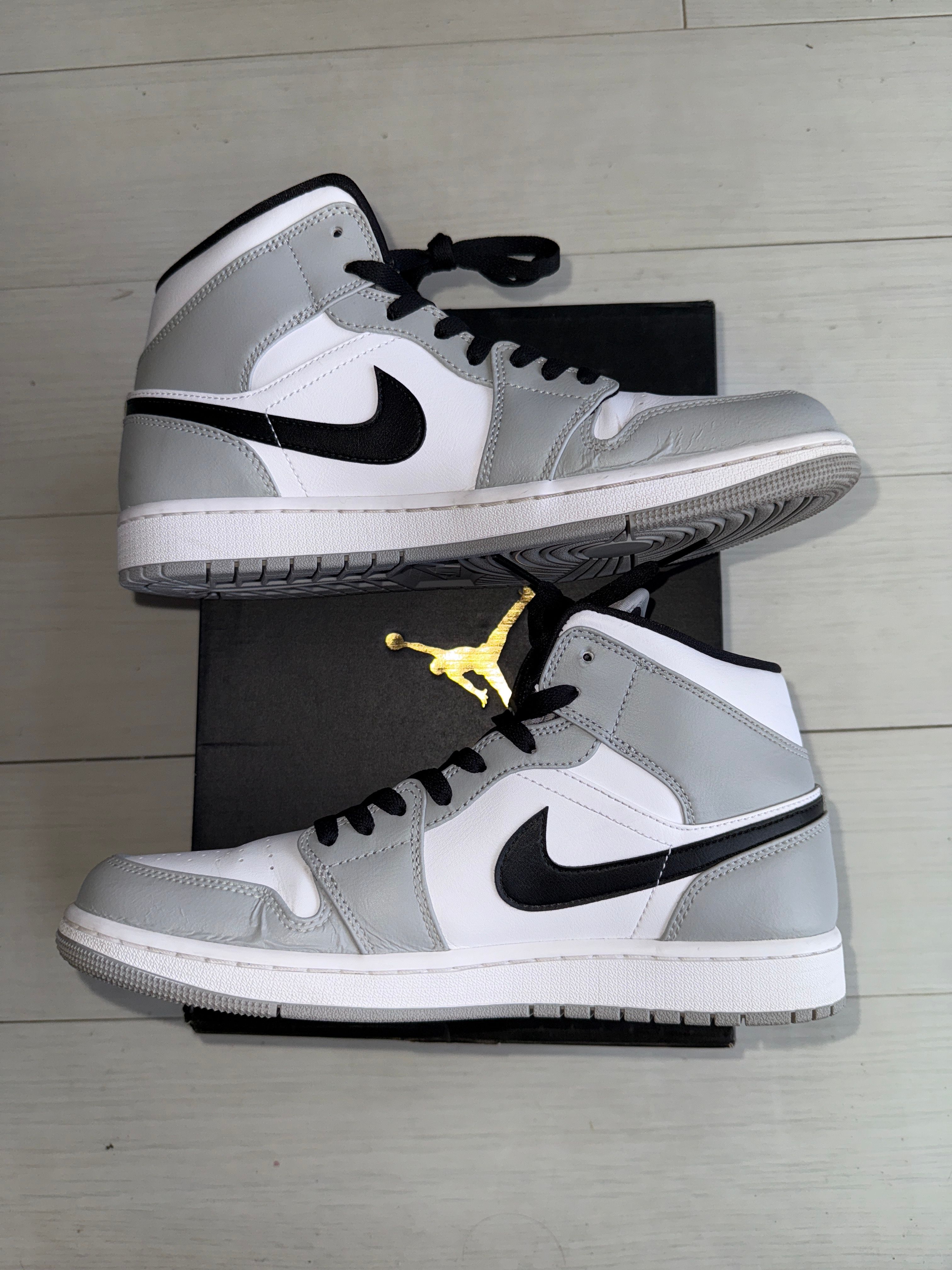 Nike Air Jordan 1 Mid "Light Smoke Grey/White/Black"