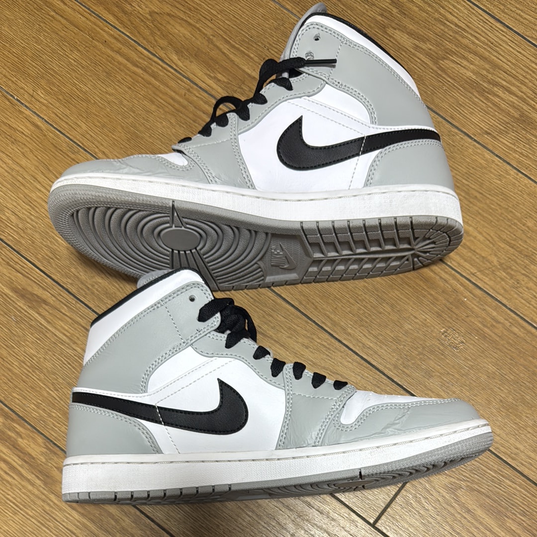 Nike Air Jordan 1 Mid "Light Smoke Grey/White/Black"