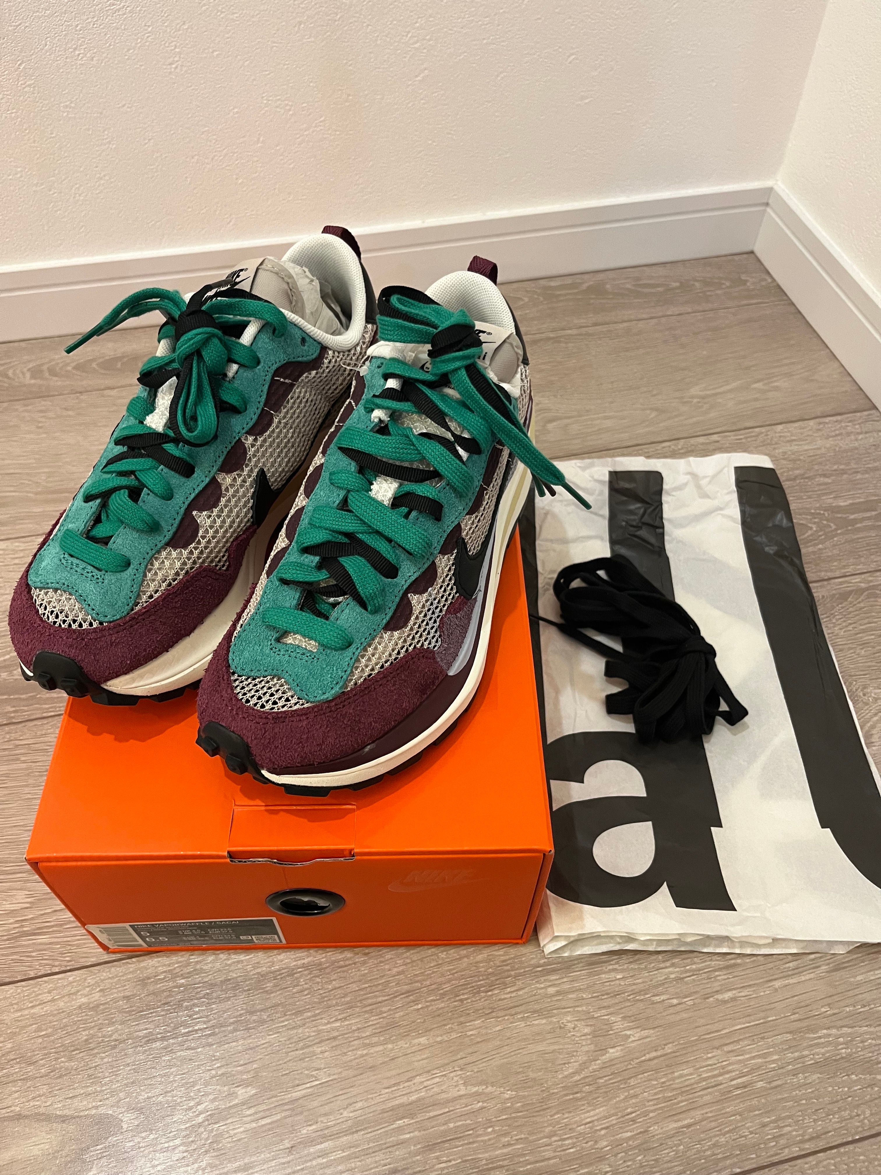 sacai × Nike Vapor Waffle "String/Red/Green"