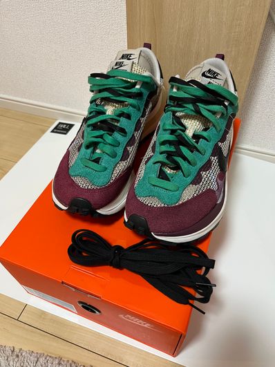 sacai × Nike Vapor Waffle "String/Red/Green"