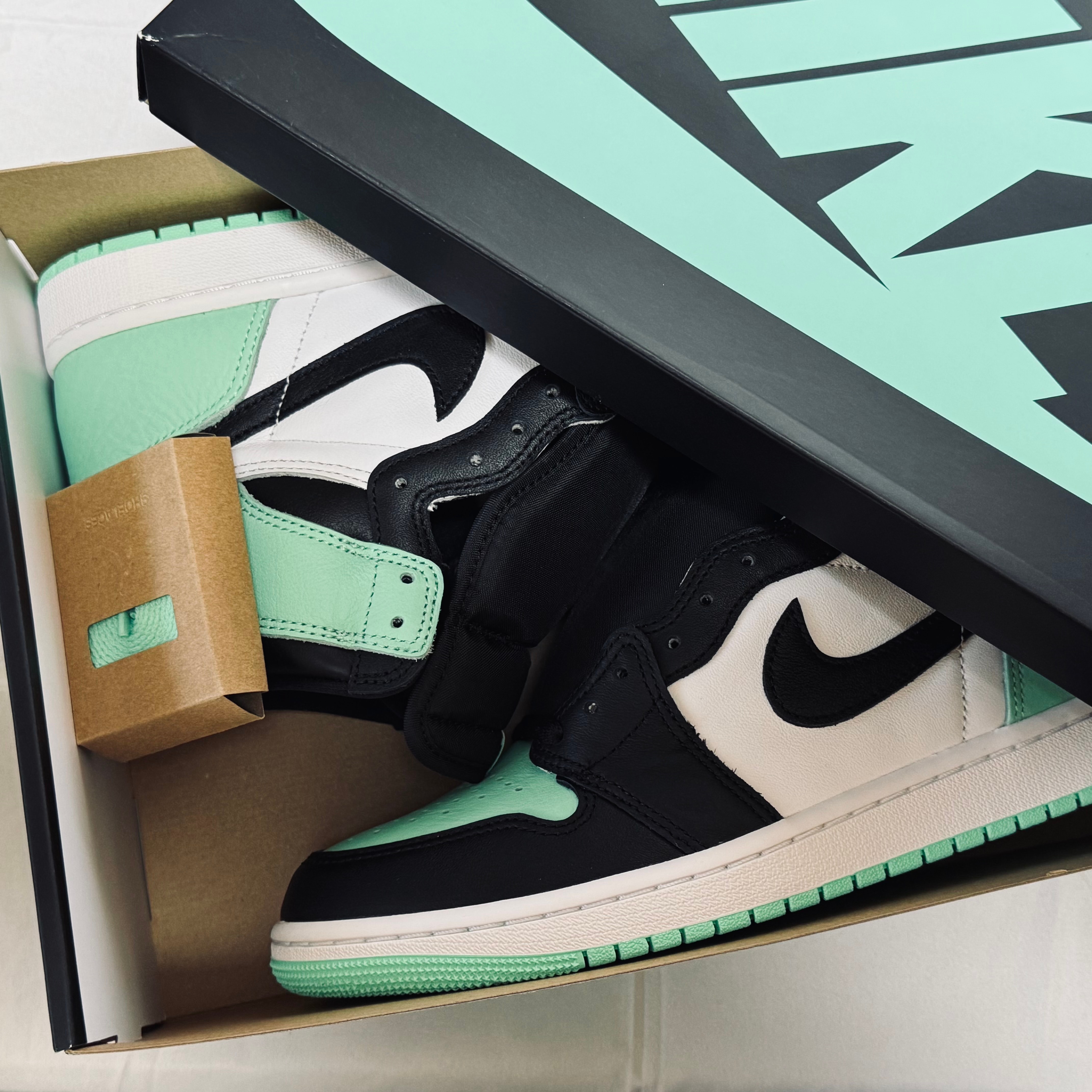 Nike Air Jordan 1 High OG "Green Glow"