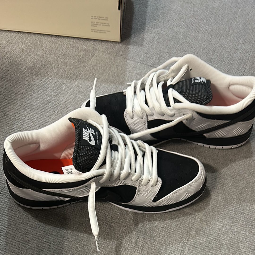 TIGHTBOOTH × Nike SB Dunk Low Pro QS "Black and White"