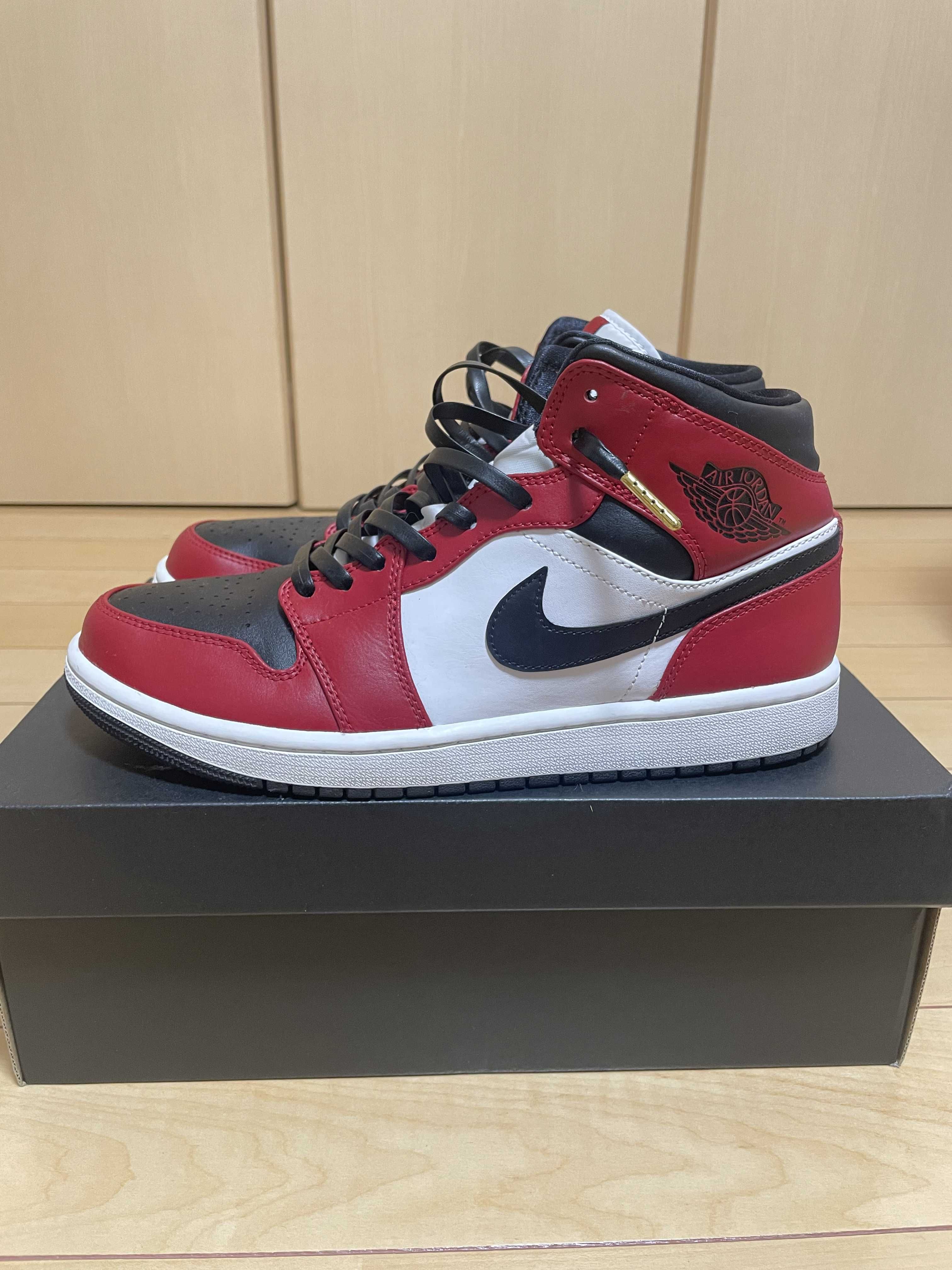 Nike Air Jordan 1 Mid "Chicago Black Toe"
