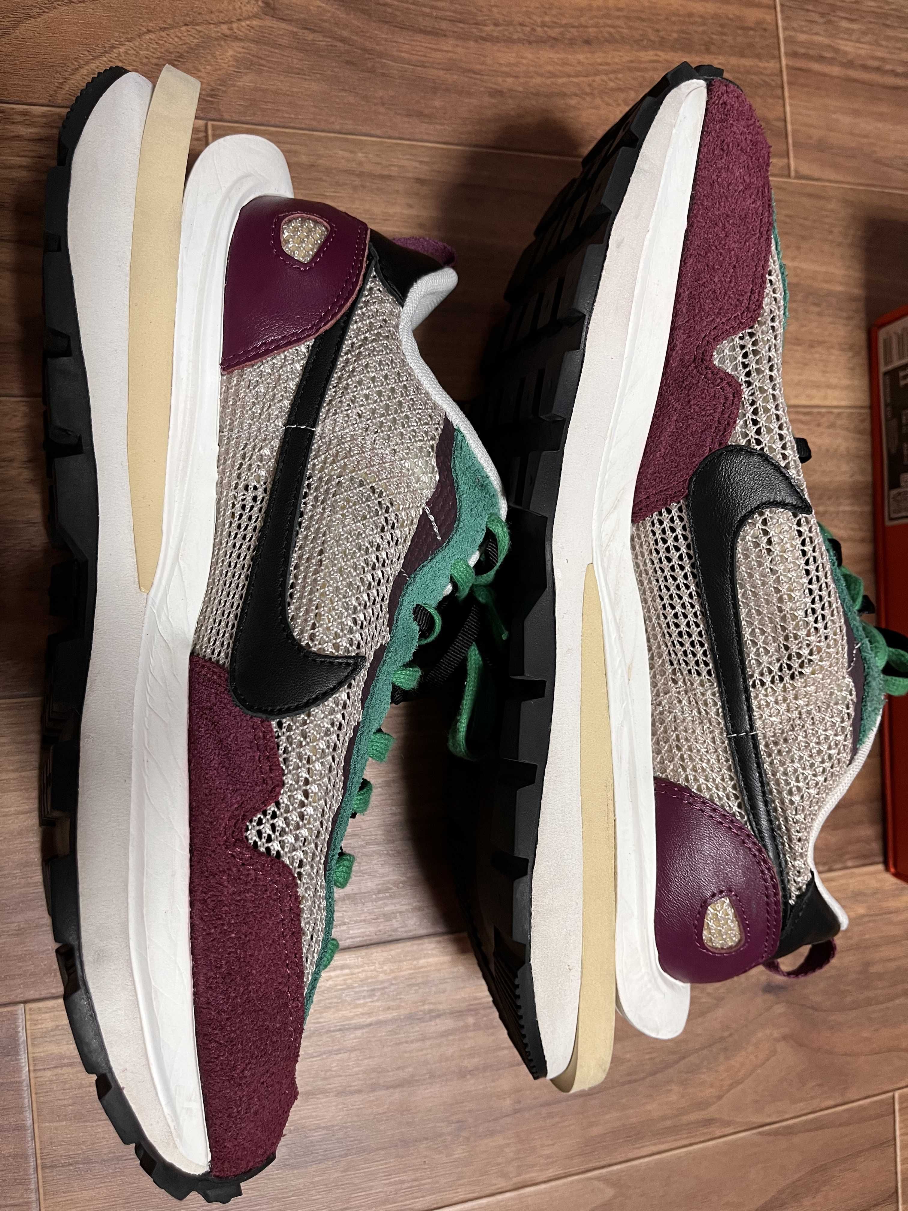 sacai × Nike Vapor Waffle "String/Red/Green"
