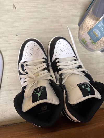Nike Air Jordan 1 Mid "Green Glow"