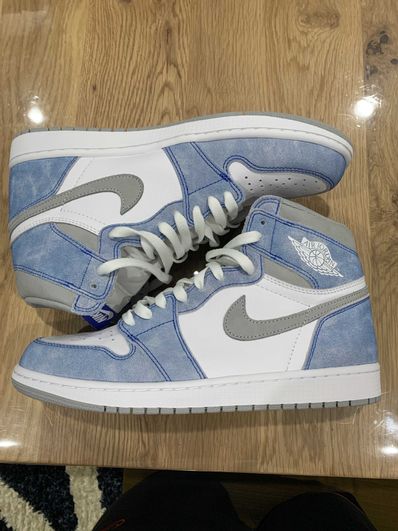 Nike Air Jordan 1 High OG "Hyper Royal"