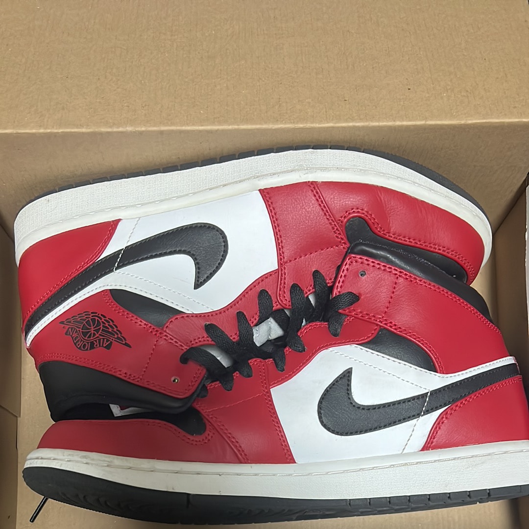 ナイキ エアジョーダン1 ミッド "シカゴ ブラック トゥ"