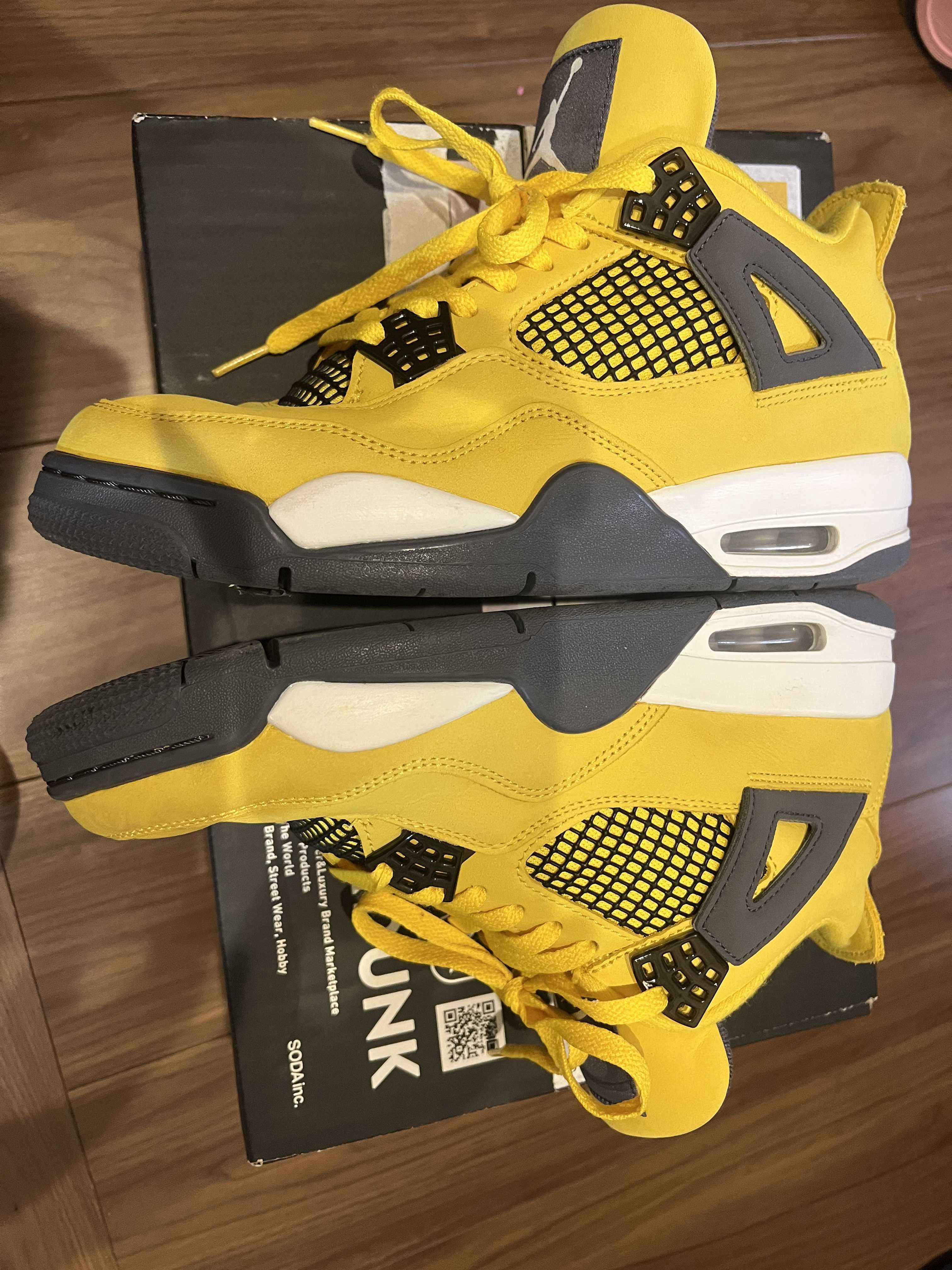 Nike Air Jordan 4 "Tour Yellow"