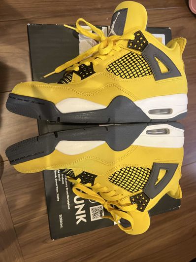 Nike Air Jordan 4 "Tour Yellow"