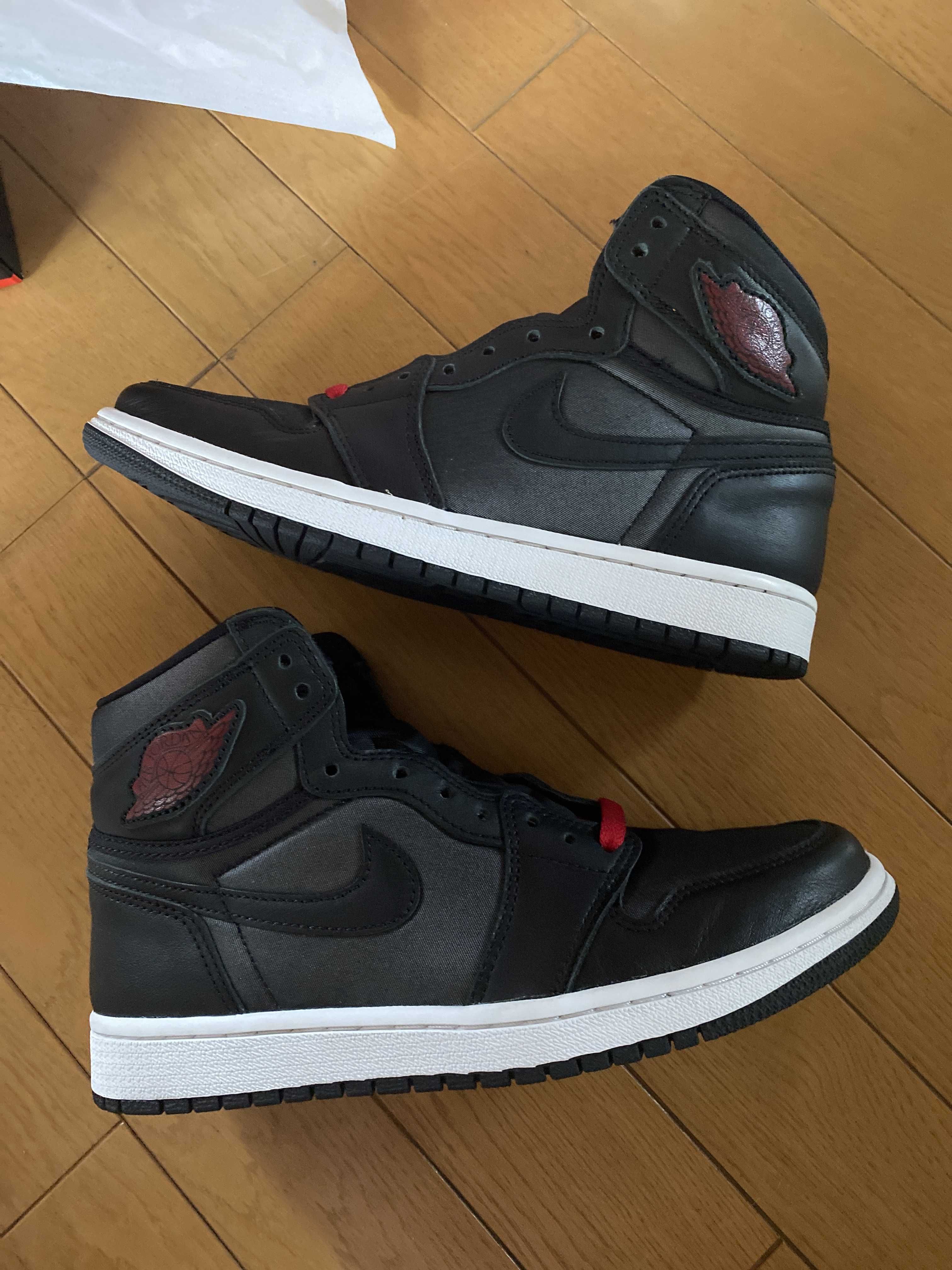Nike Air Jordan 1 Retro High OG "Black/Metallic Silver/Gym Red"