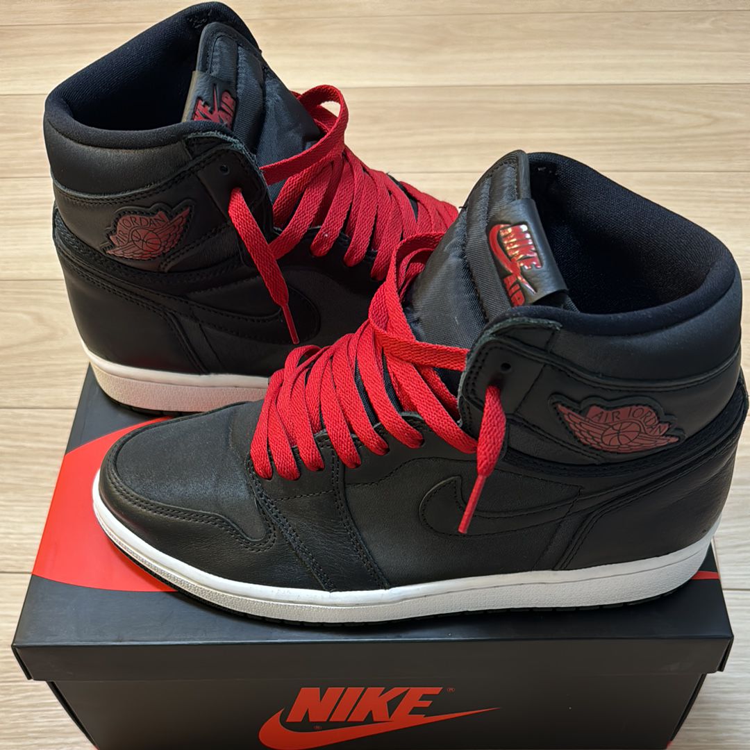 Nike Air Jordan 1 Retro High OG "Black/Metallic Silver/Gym Red"