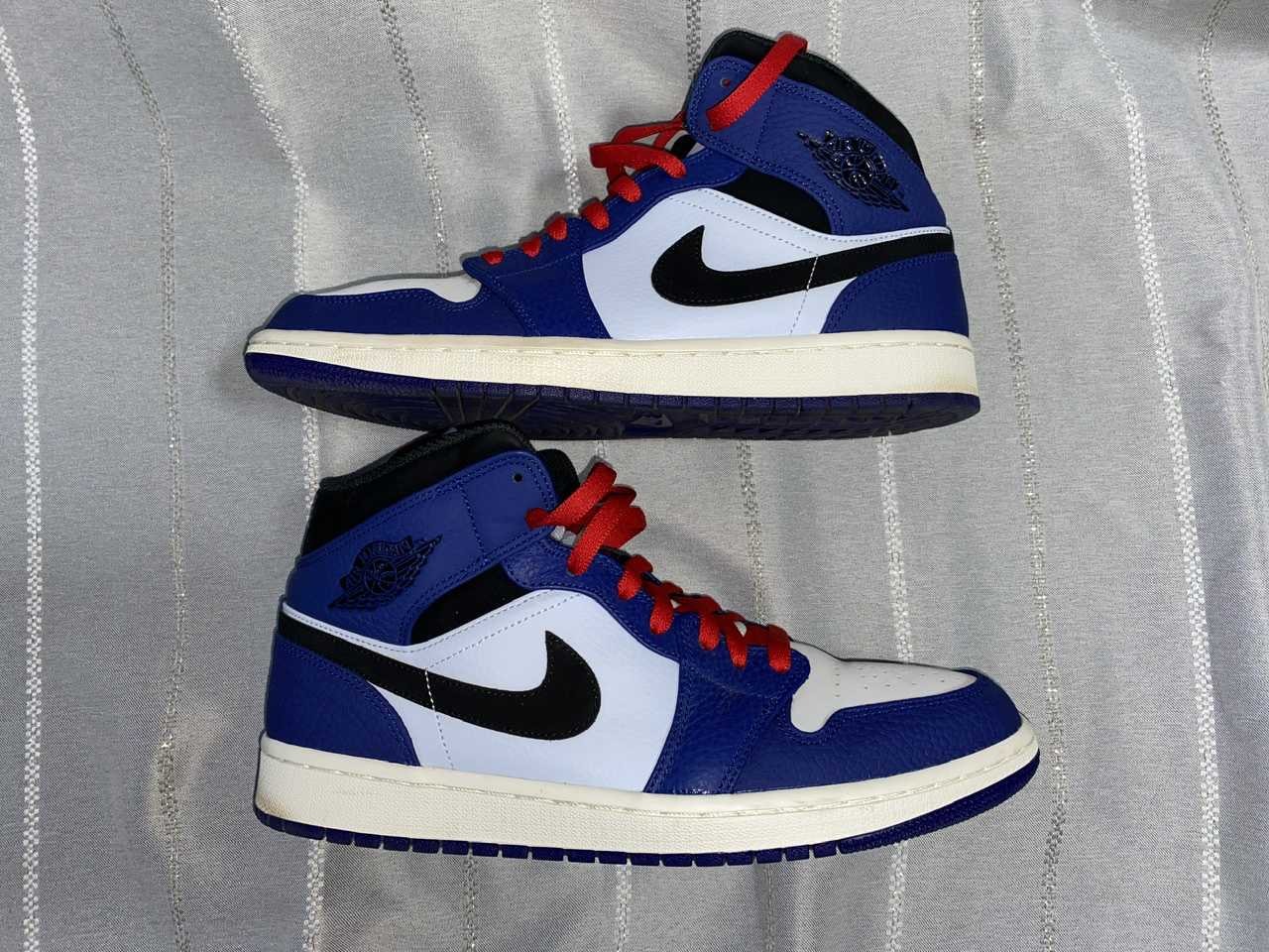 Nike Air Jordan 1 Mid "Deep Royal Blue"