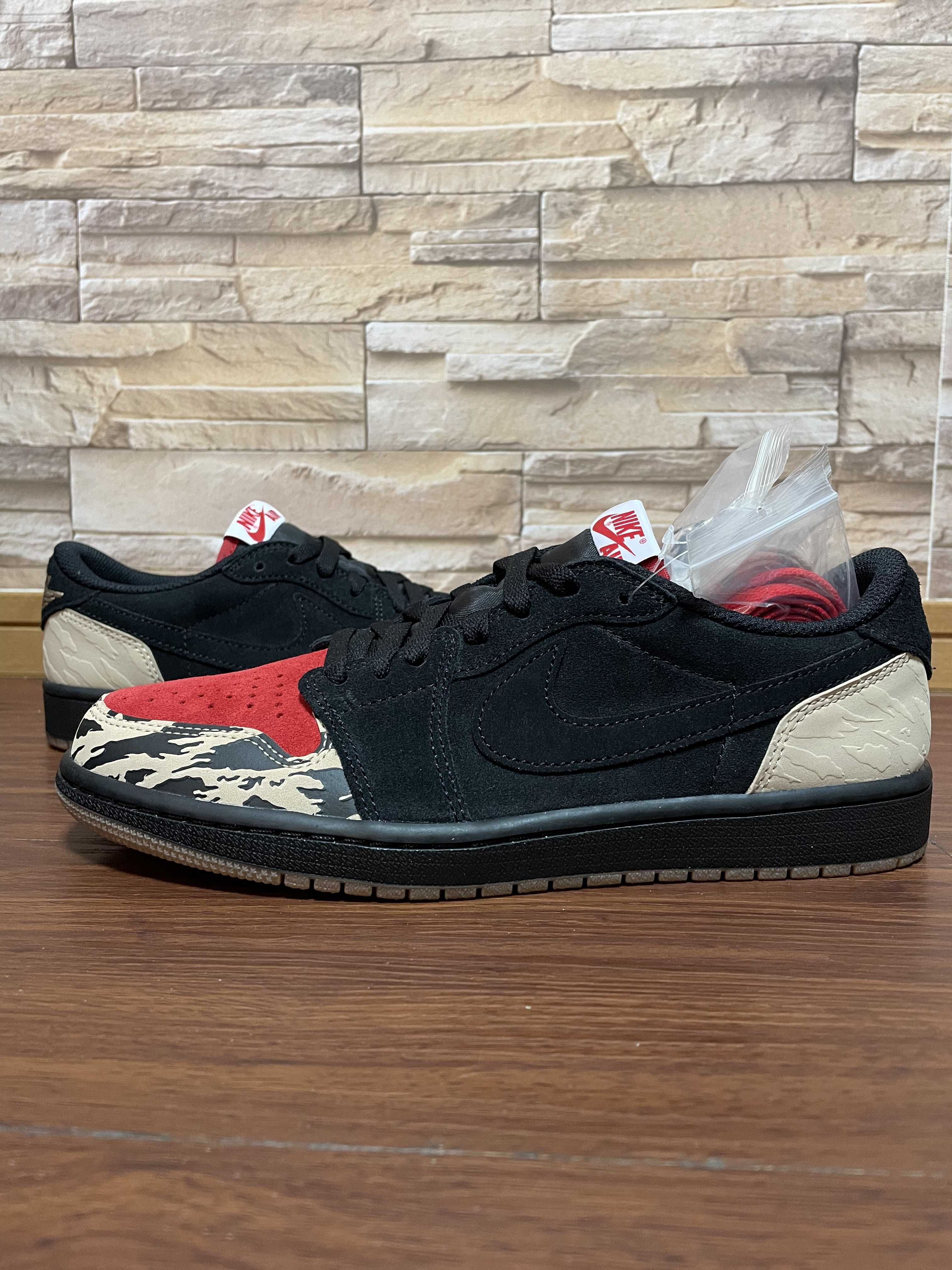 Sole Fly × Nike Air Jordan 1 Low "Black and Sport Red"