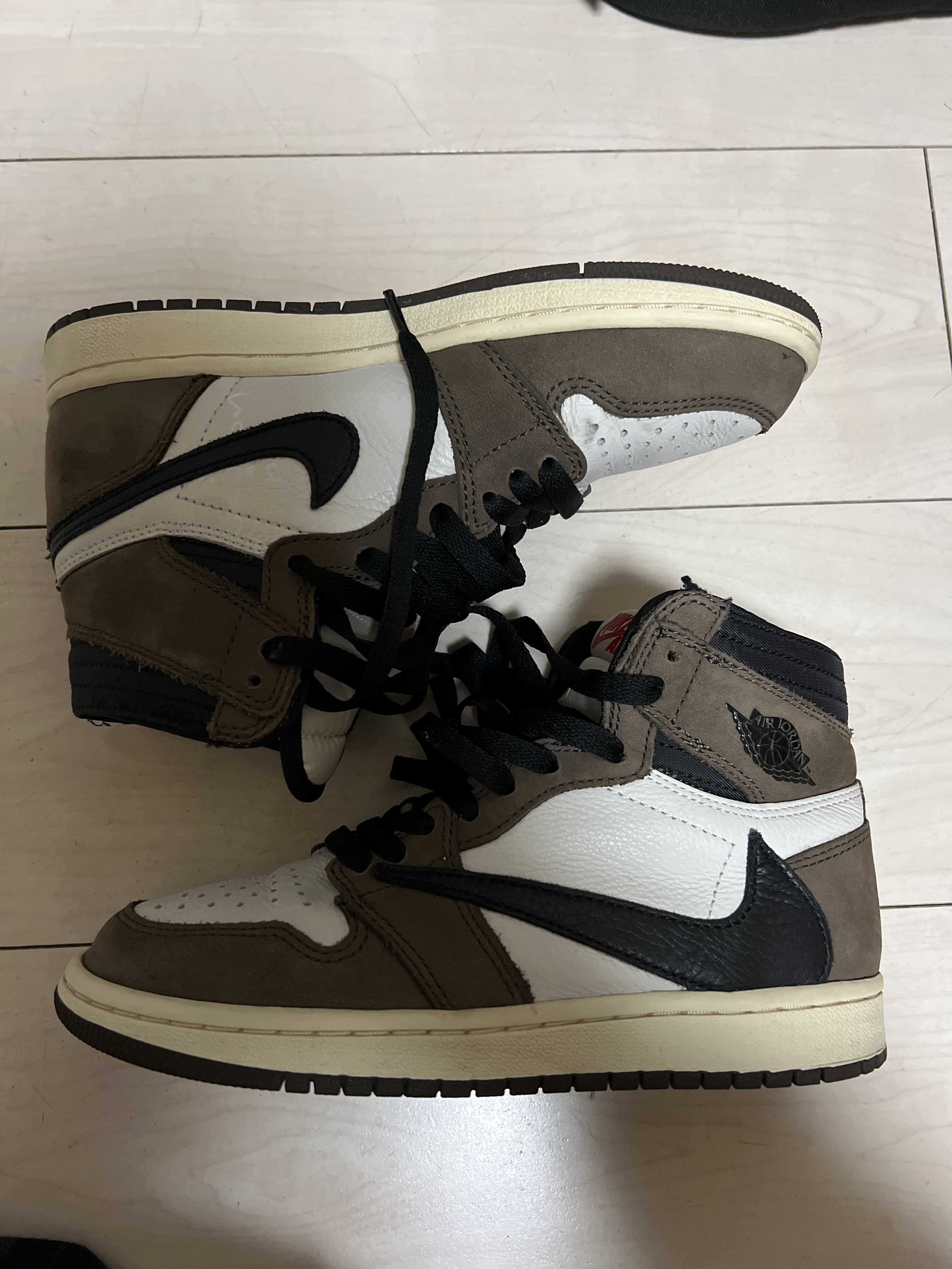 Travis Scott × Nike Air Jordan 1 Retro High OG TS SP "Sail/Dark Mocha"