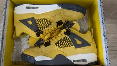 Nike Air Jordan 4 "Tour Yellow"