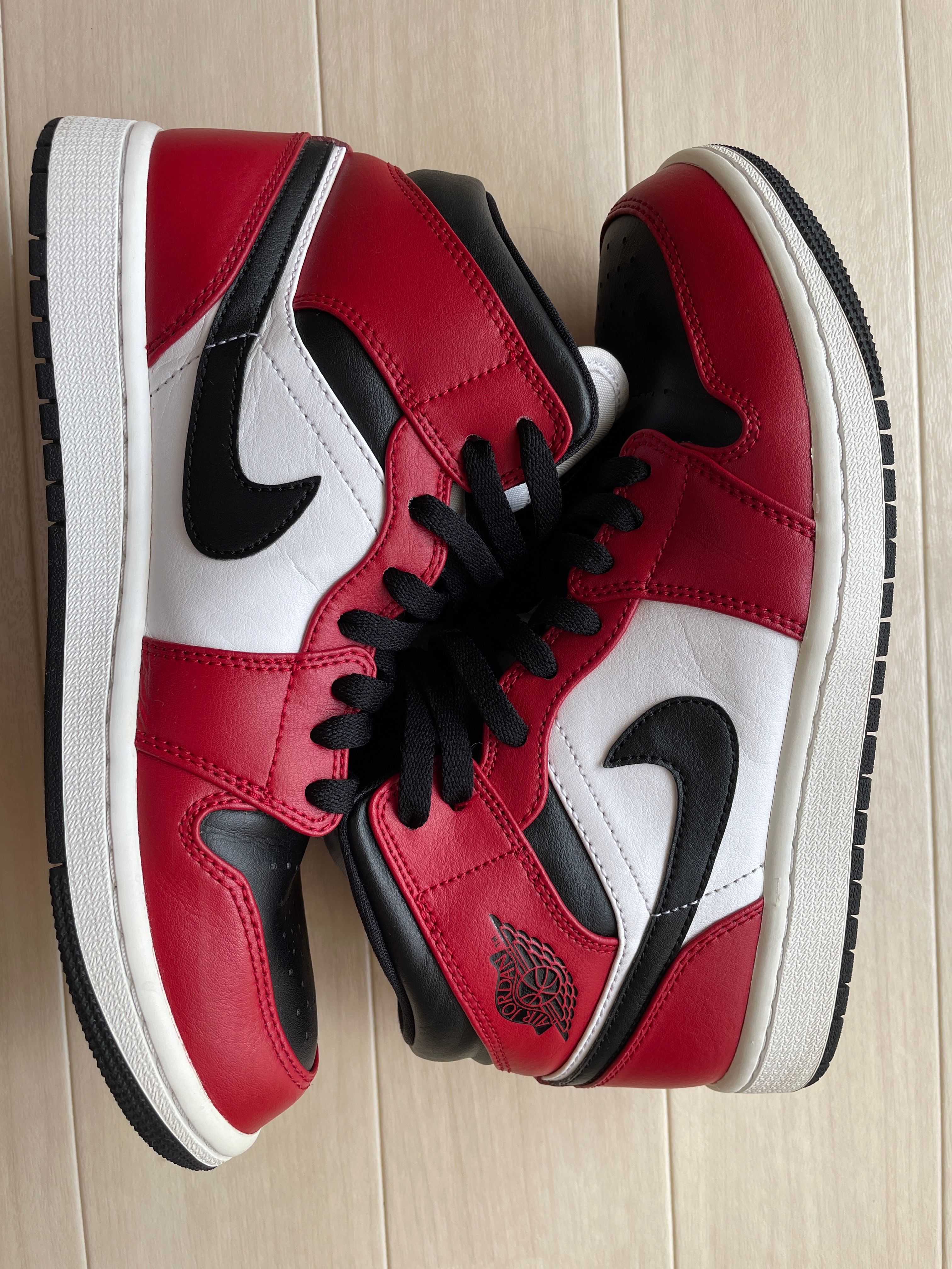 Nike Air Jordan 1 Mid "Chicago Black Toe"