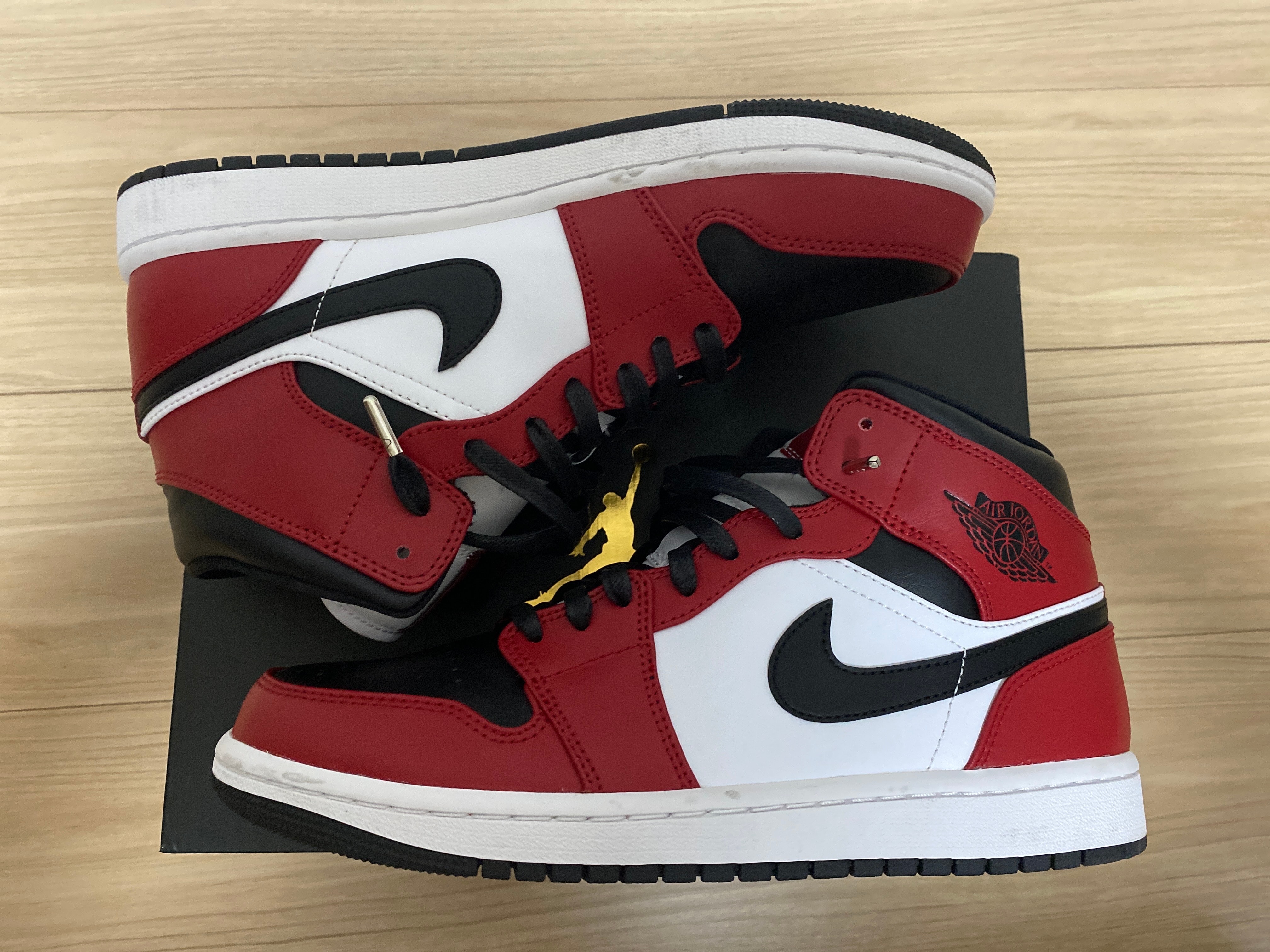 Nike Air Jordan 1 Mid "Chicago Black Toe"
