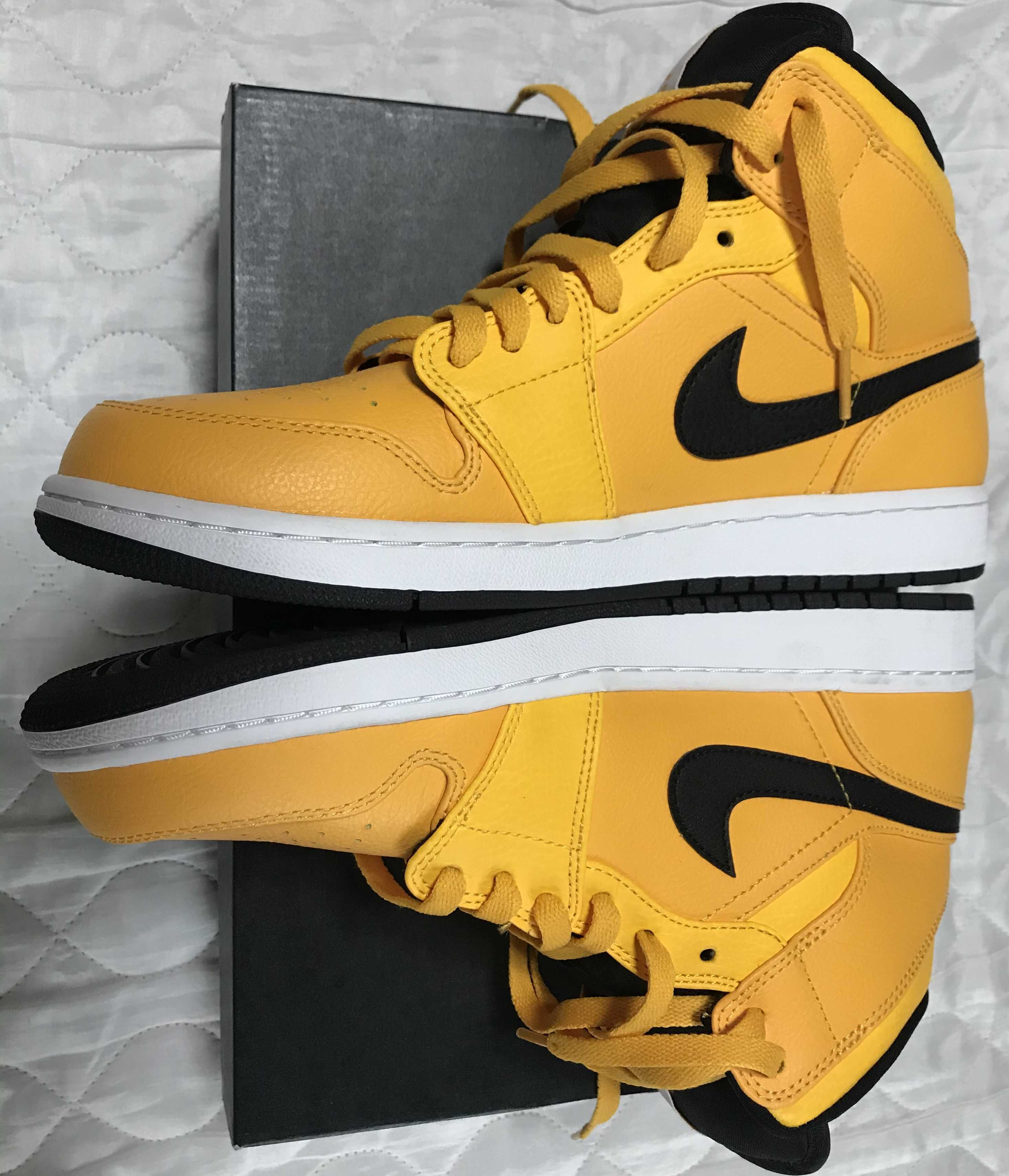 Nike Air Jordan 1 Mid "University Gold Black"