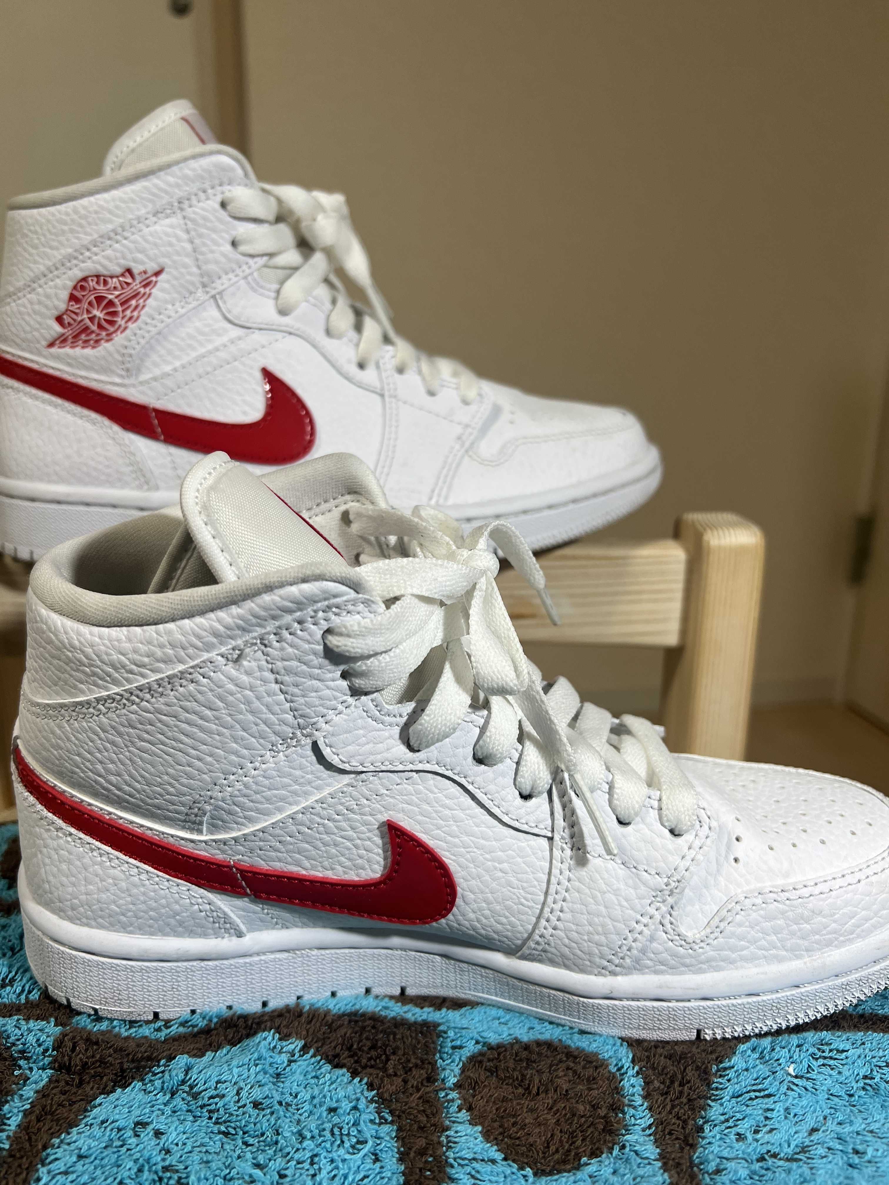 NIKE Women's AIR JORDAN 1 MID "WHITE/RED"