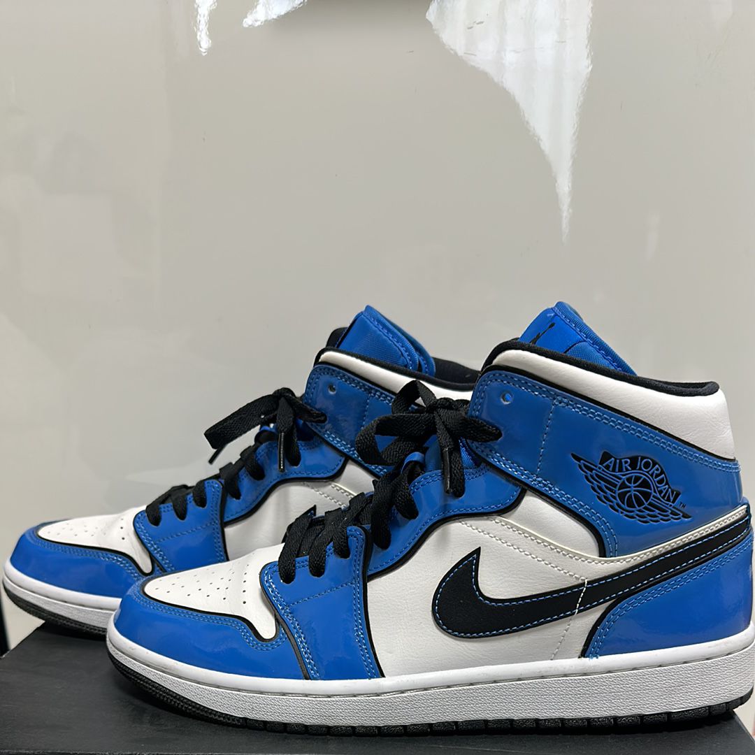 Nike Air Jordan 1 Mid SE "Signal Blue"