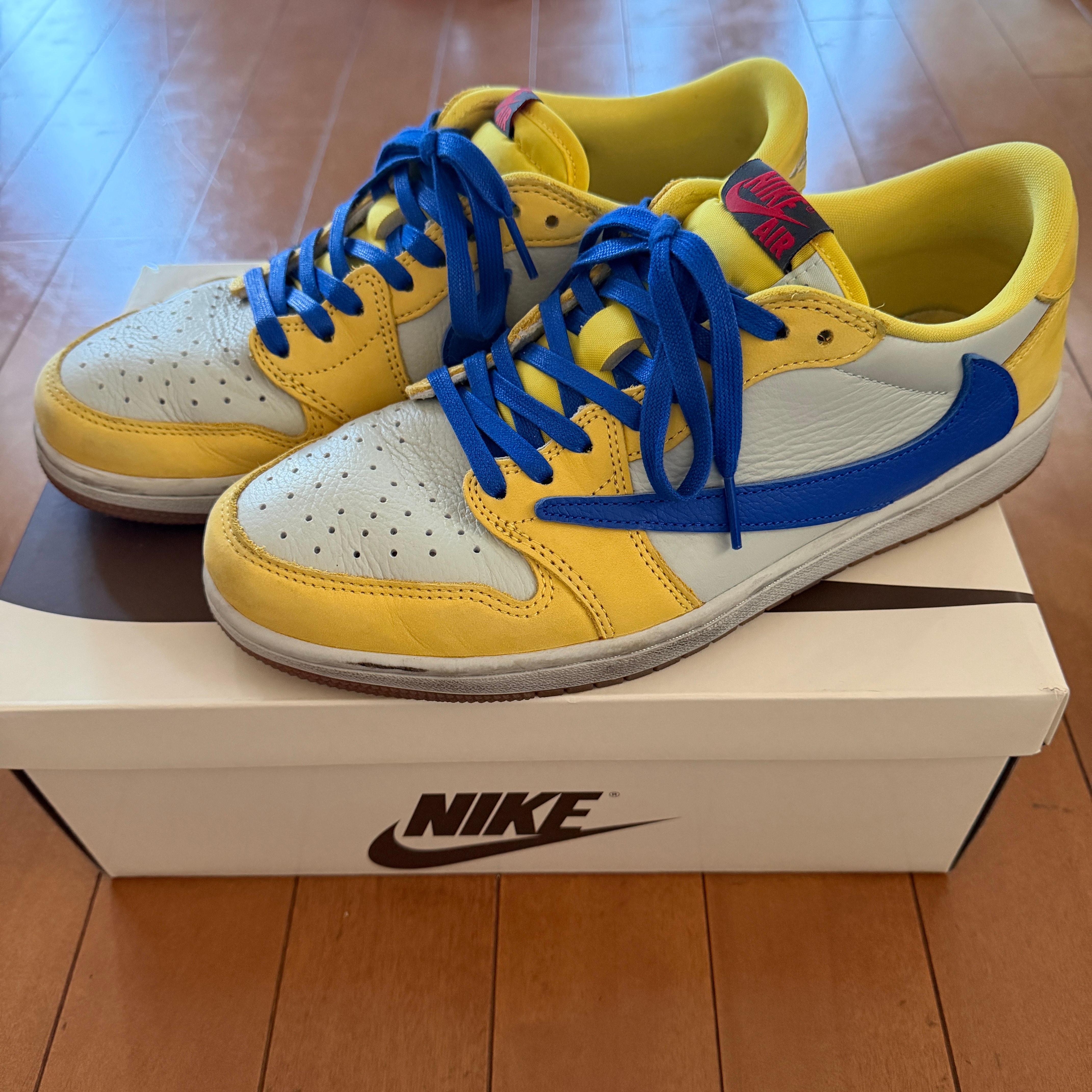 トラヴィススコット × ナイキ ウィメンズ エアジョーダン1 レトロ ロー OG "カナリー"