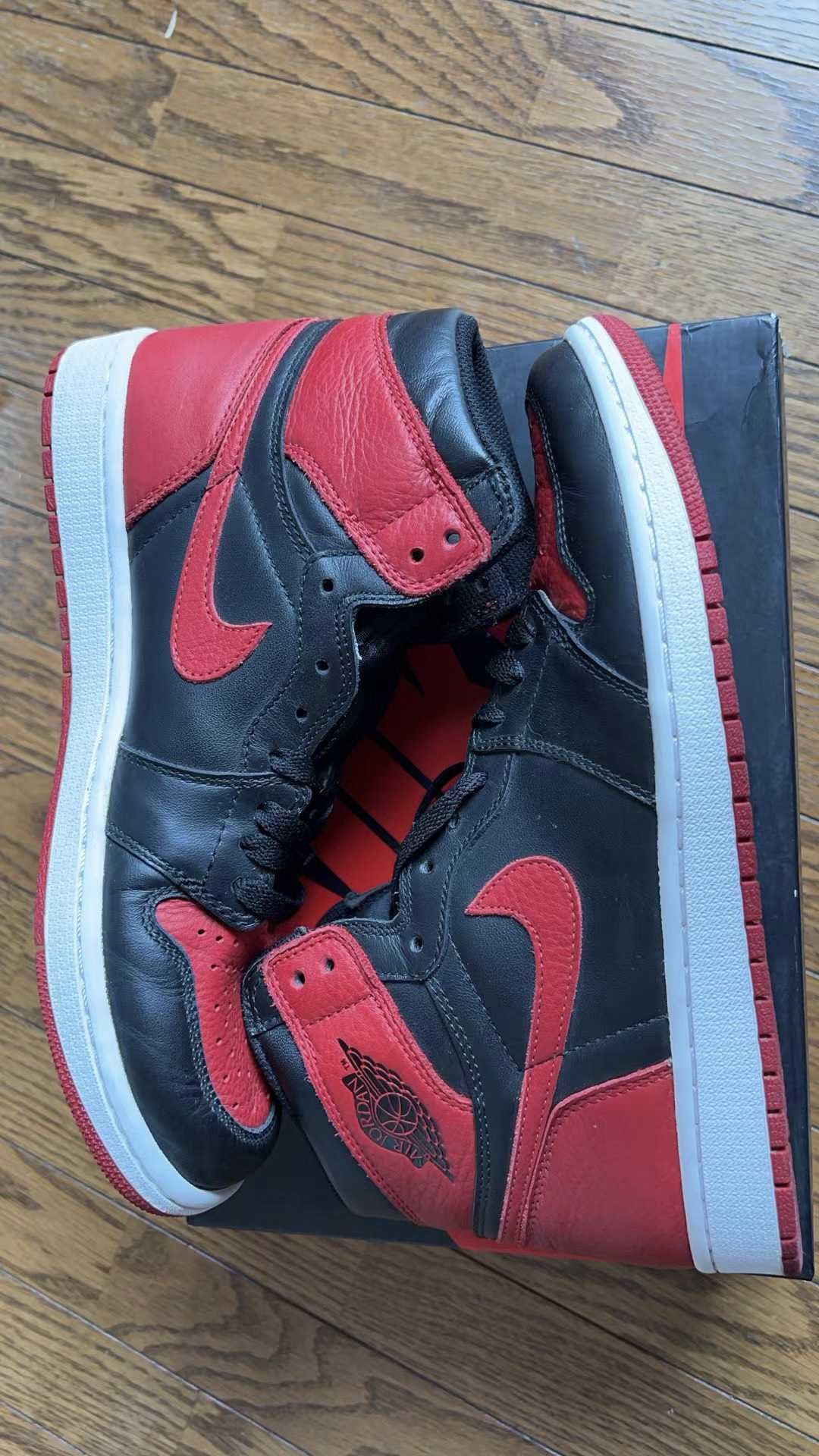 Nike Air Jordan 1 Retro High OG "Bred/Banned" (2016)