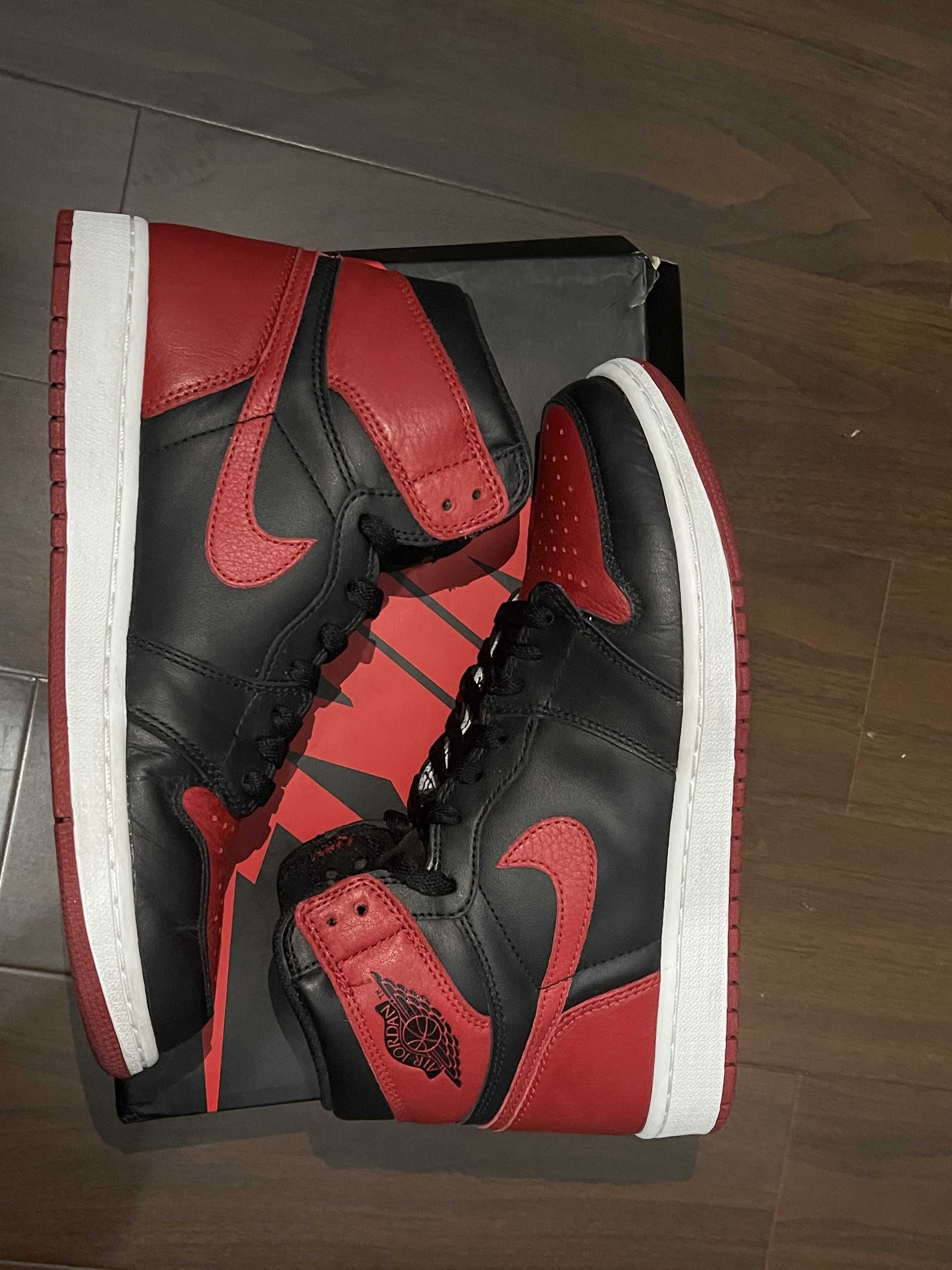 Nike Air Jordan 1 Retro High OG "Bred/Banned" (2016)