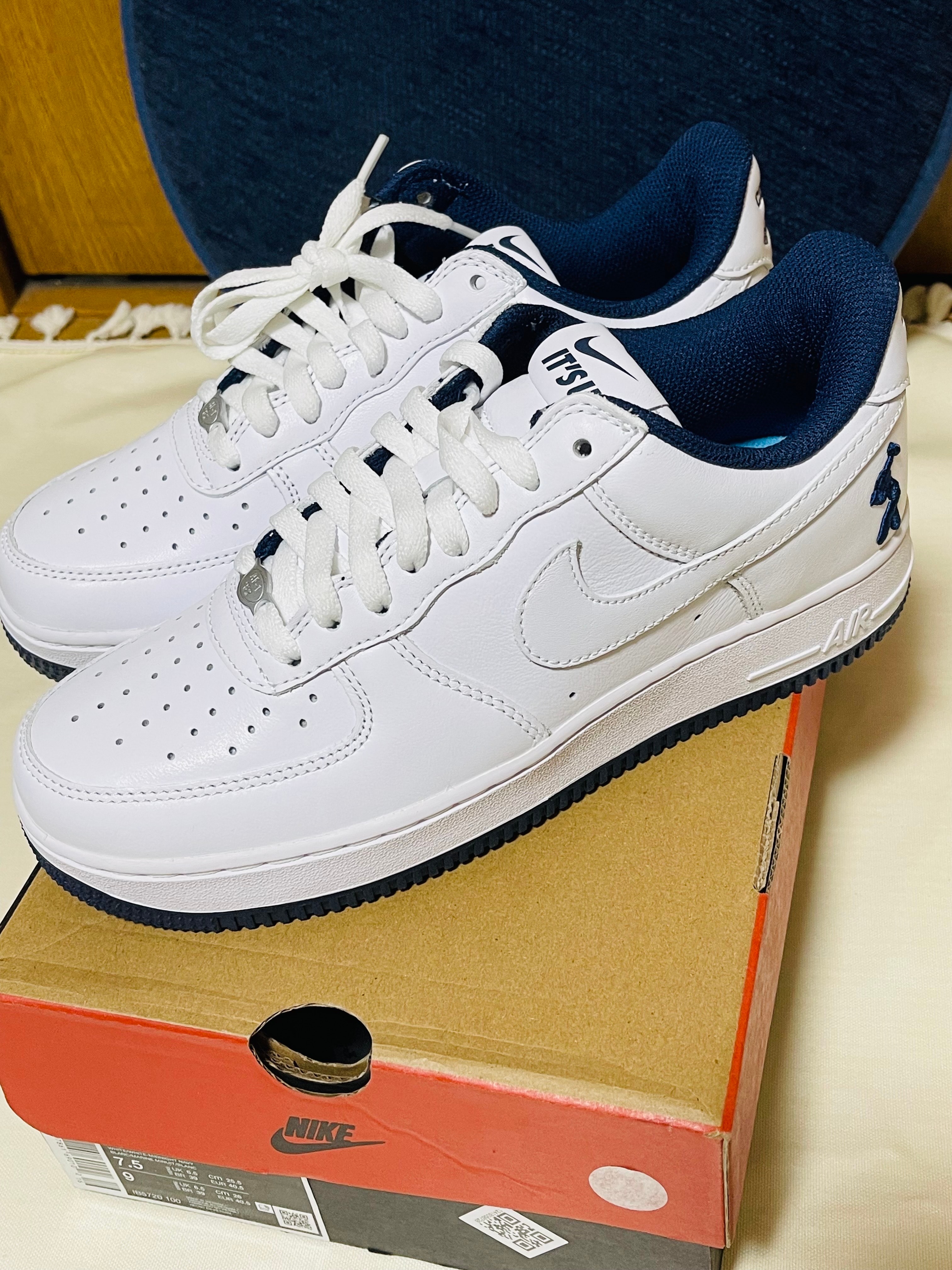 リル・ヨッティ × ナイキ アスフォース1 (エアフォース1) ロー "ホワイト アンド ミッドナイトネイビー"