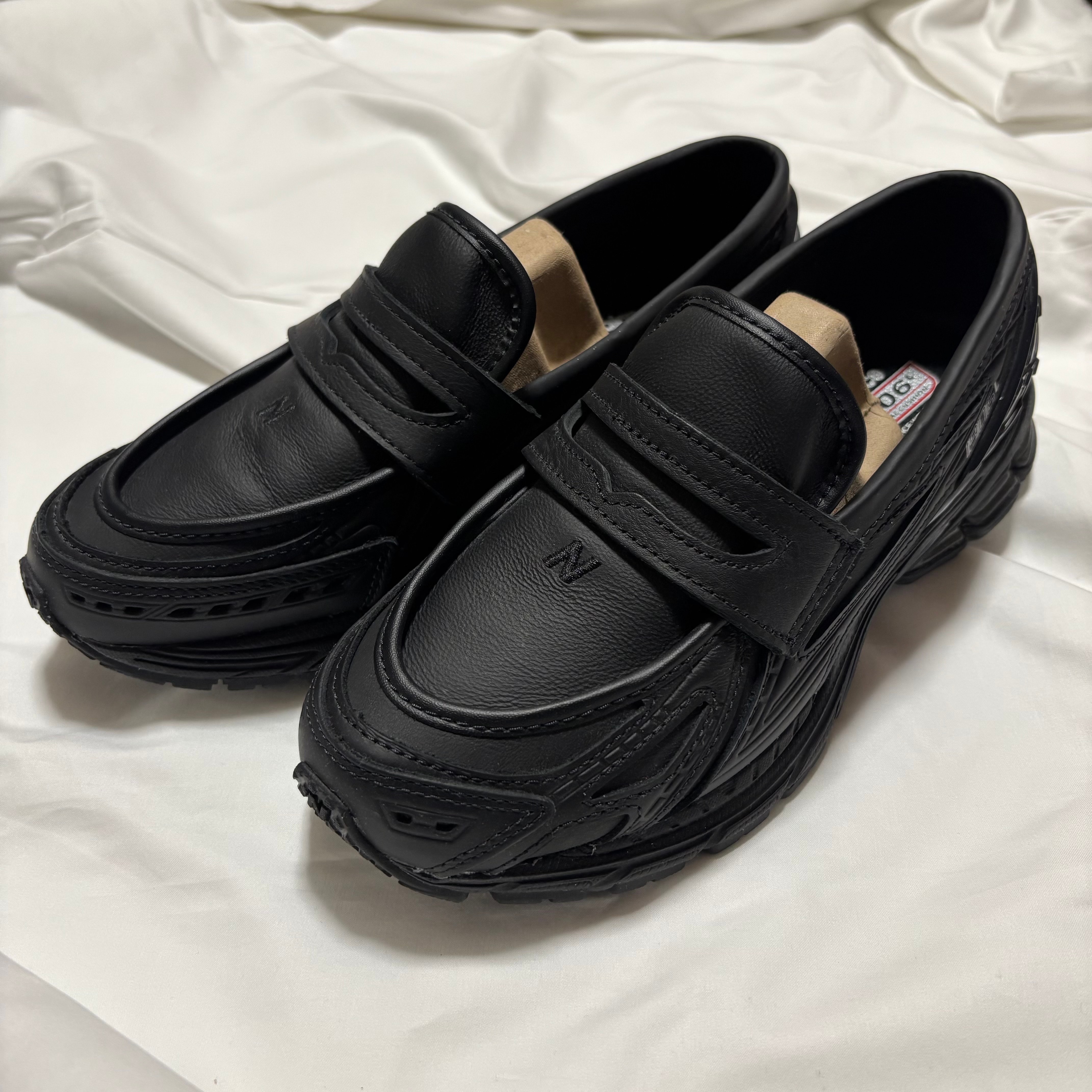 ニューバランス 1906L "トリプルブラック"