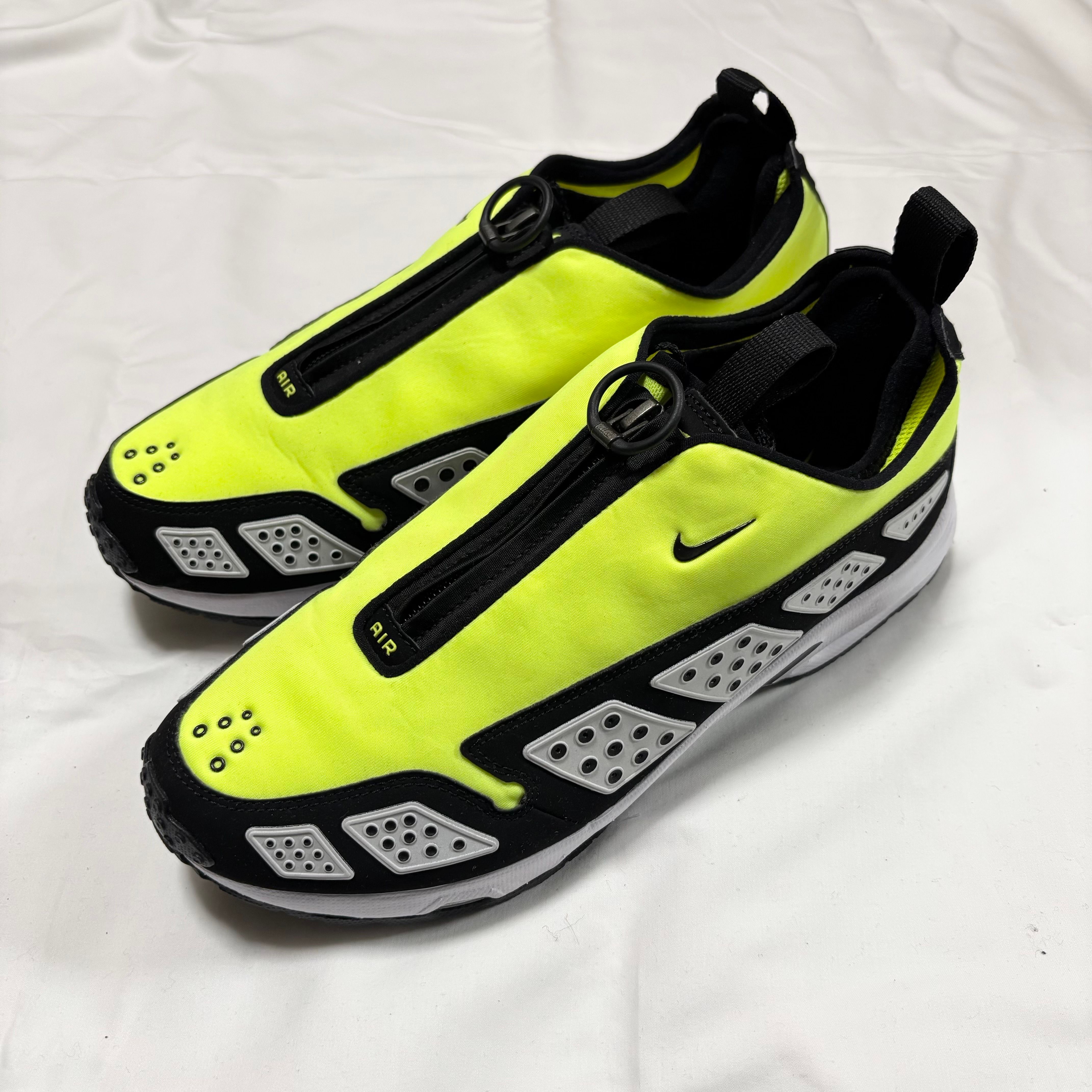 Nike Women's Air Max SNDR "Volt and Black"