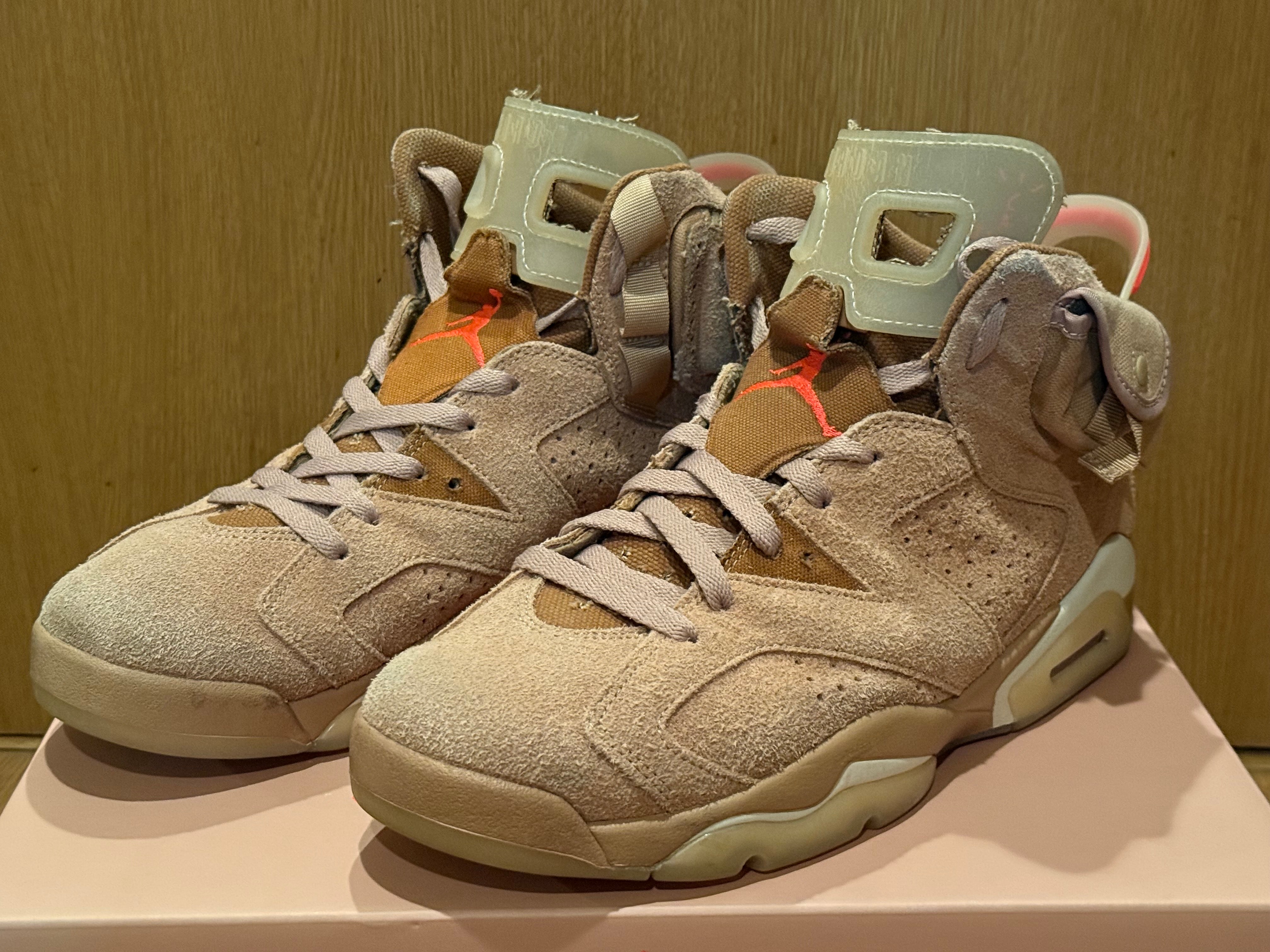 トラヴィススコット × ナイキ エアジョーダン6 "ブリティッシュカーキ"