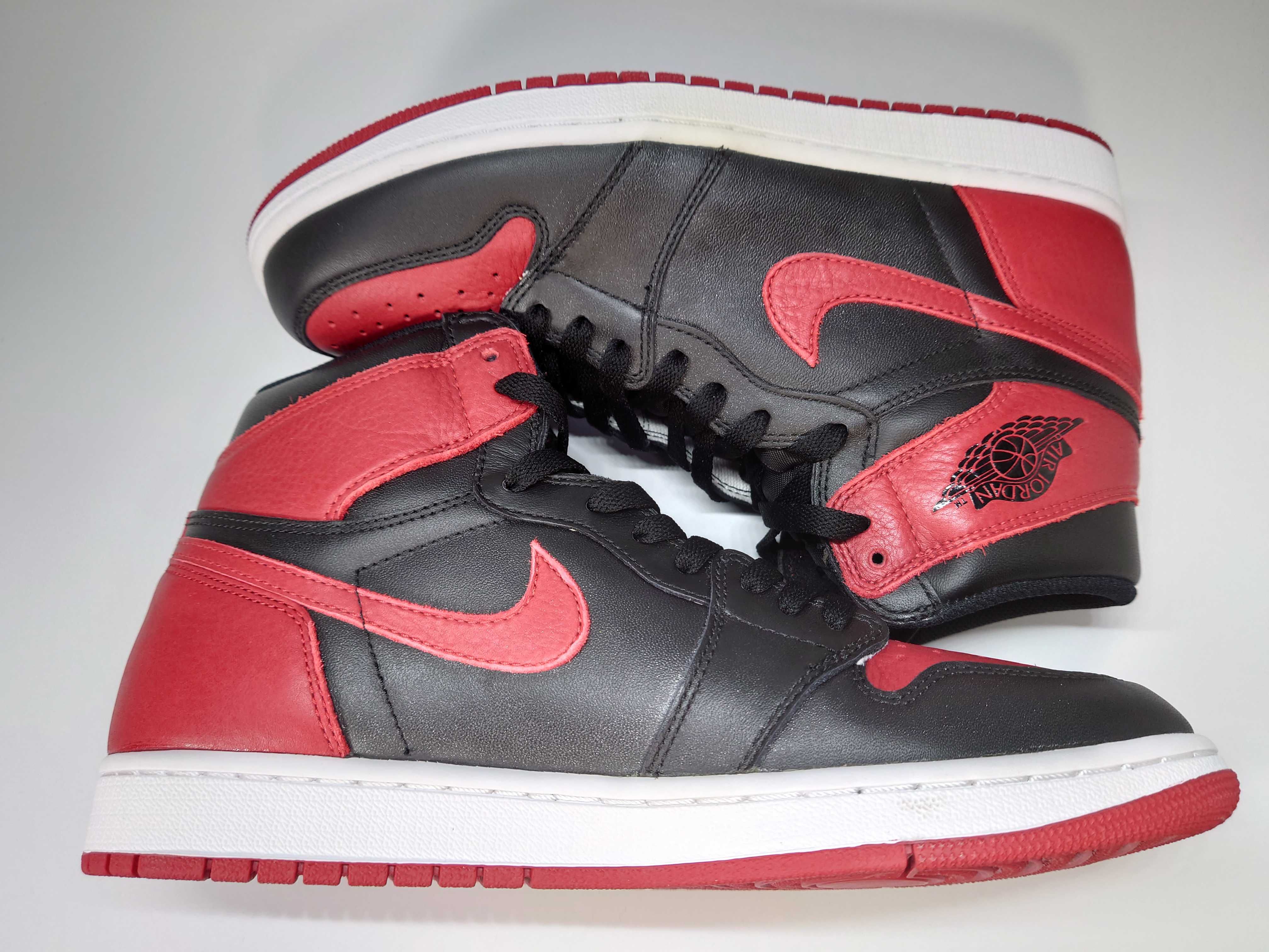 Nike Air Jordan 1 Retro High OG "Bred/Banned" (2016)